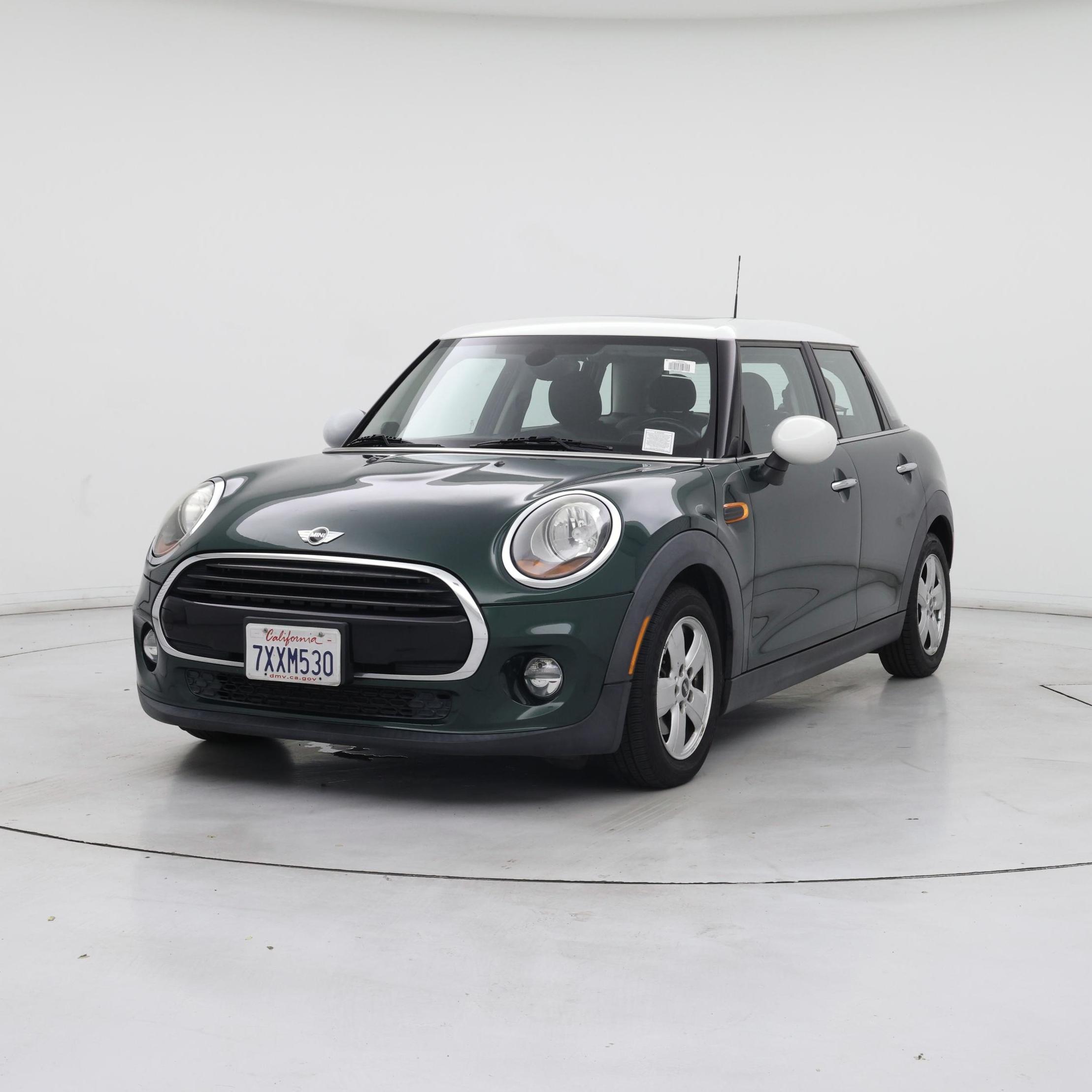 Thumbnail: 2017 MINI Cooper Hardtop - 4