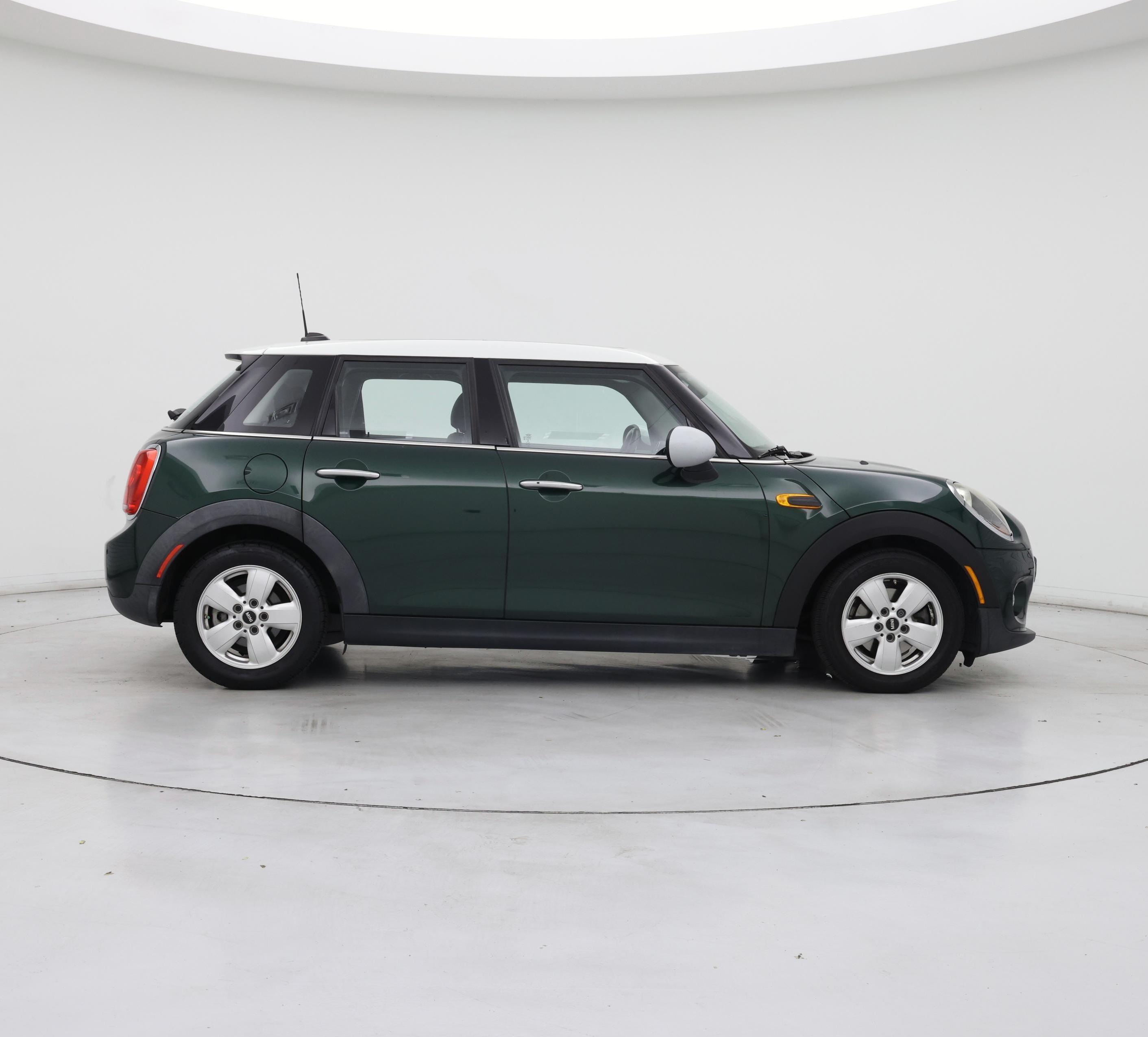 Thumbnail: 2017 MINI Cooper Hardtop - 7