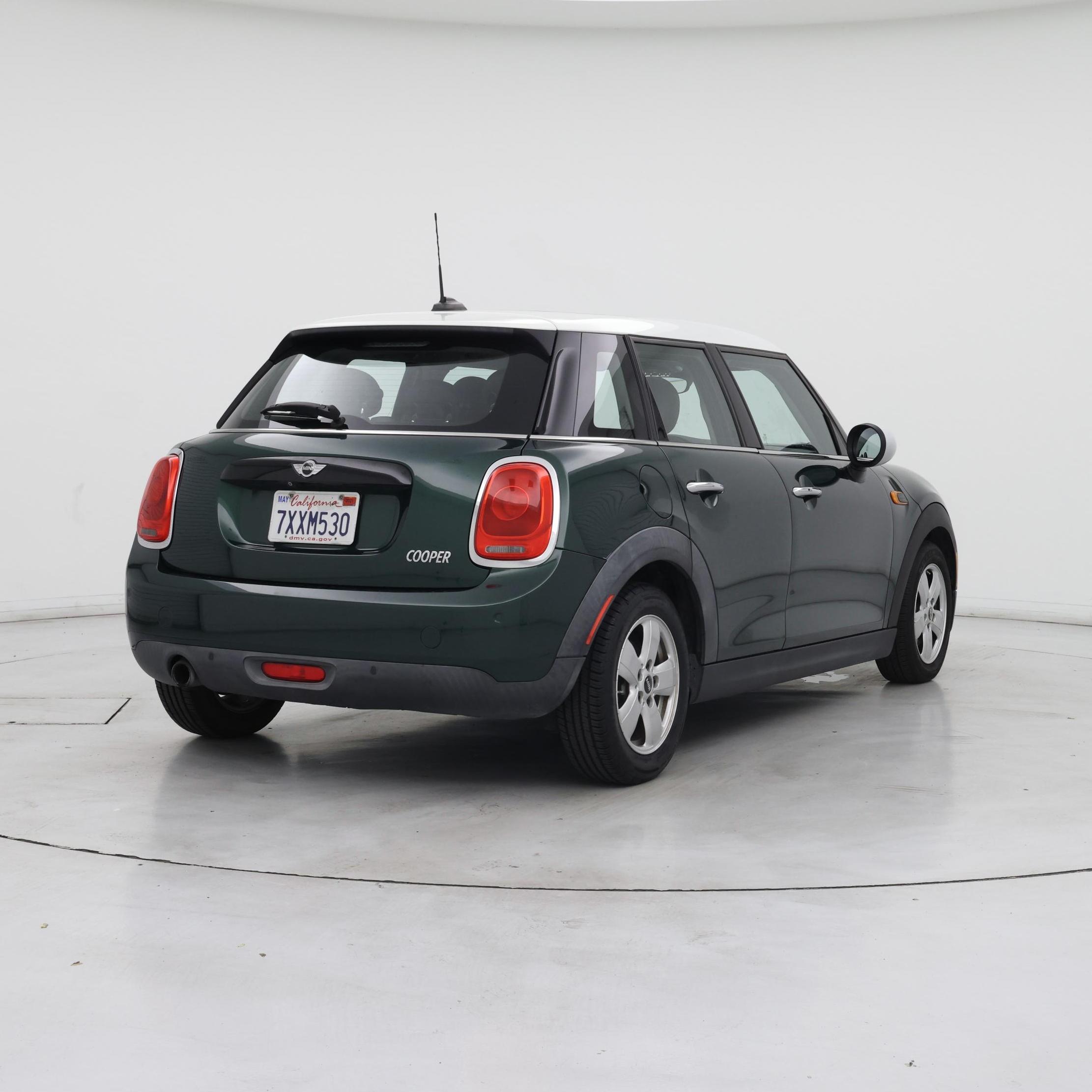 Thumbnail: 2017 MINI Cooper Hardtop - 8