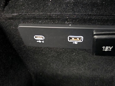 USB/AUX Ports