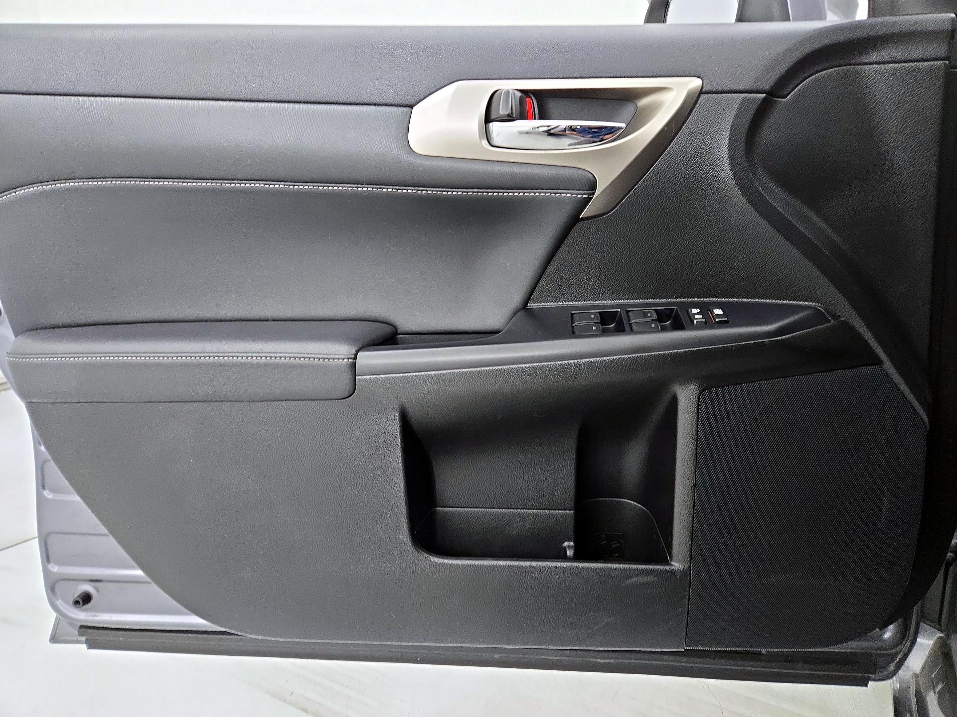Thumbnail: 2016 Lexus CT - 12