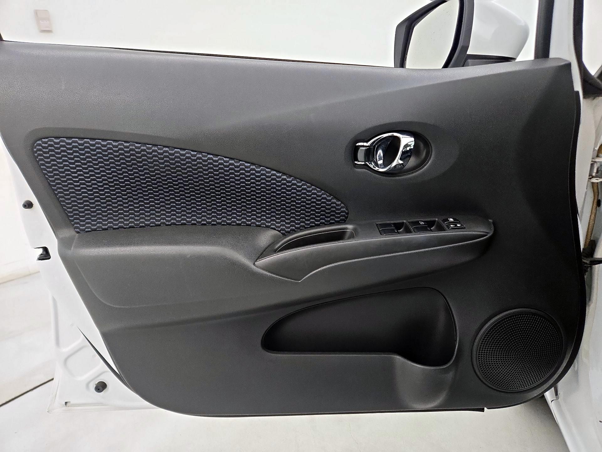Thumbnail: 2015 Nissan Versa Note - 12