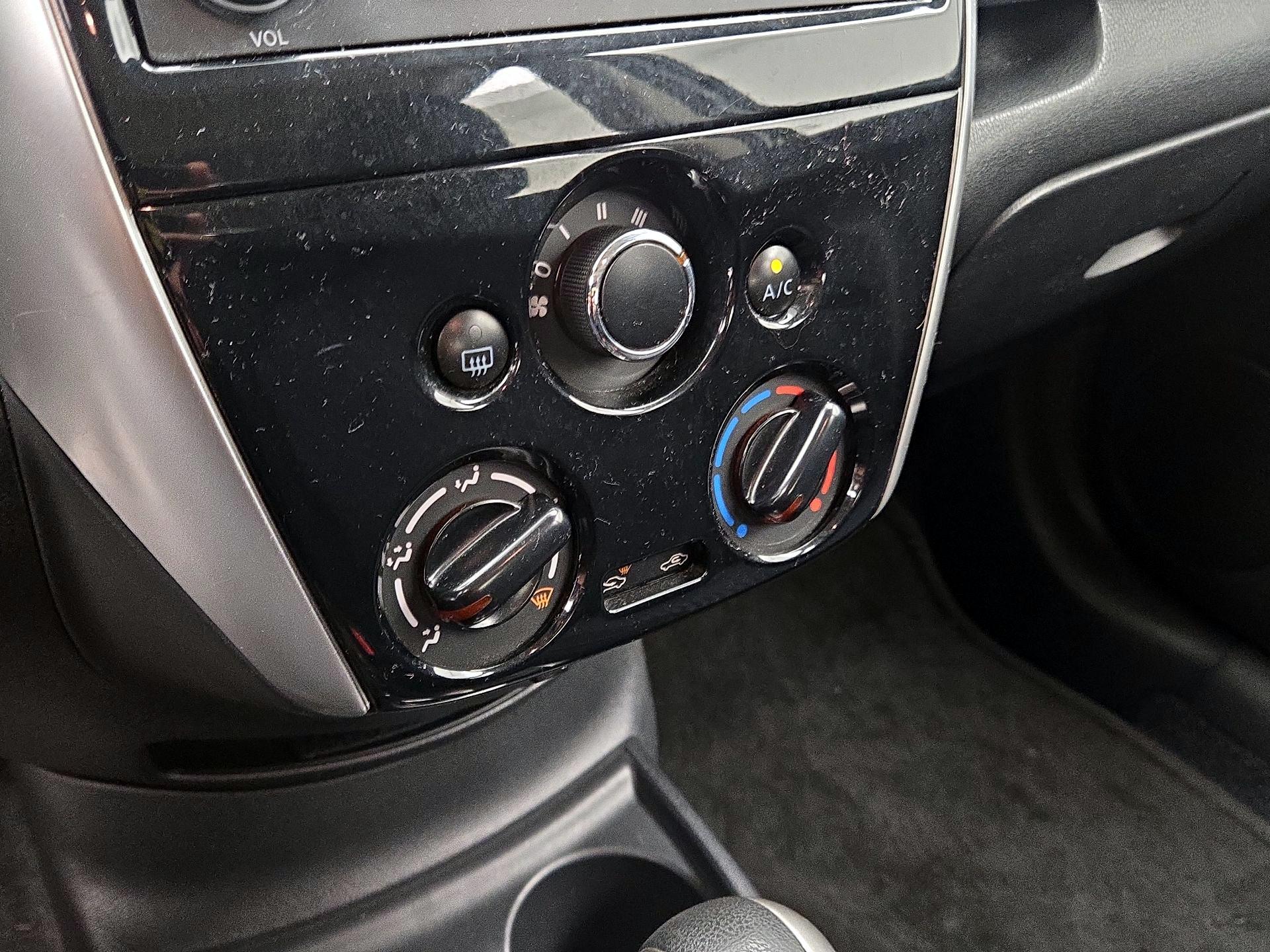 Thumbnail: 2015 Nissan Versa Note - 14