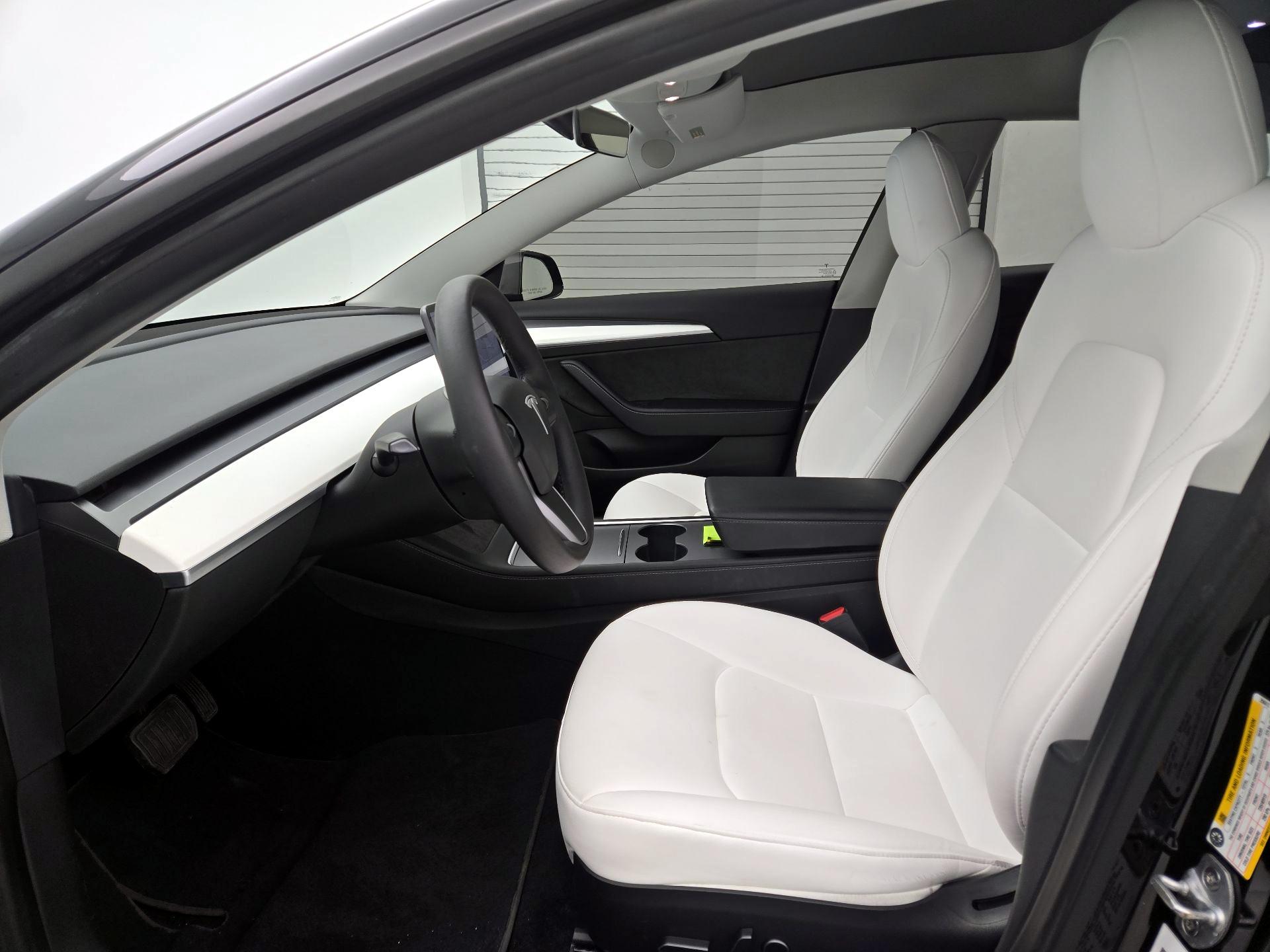Thumbnail: 2022 Tesla Model 3 - 11