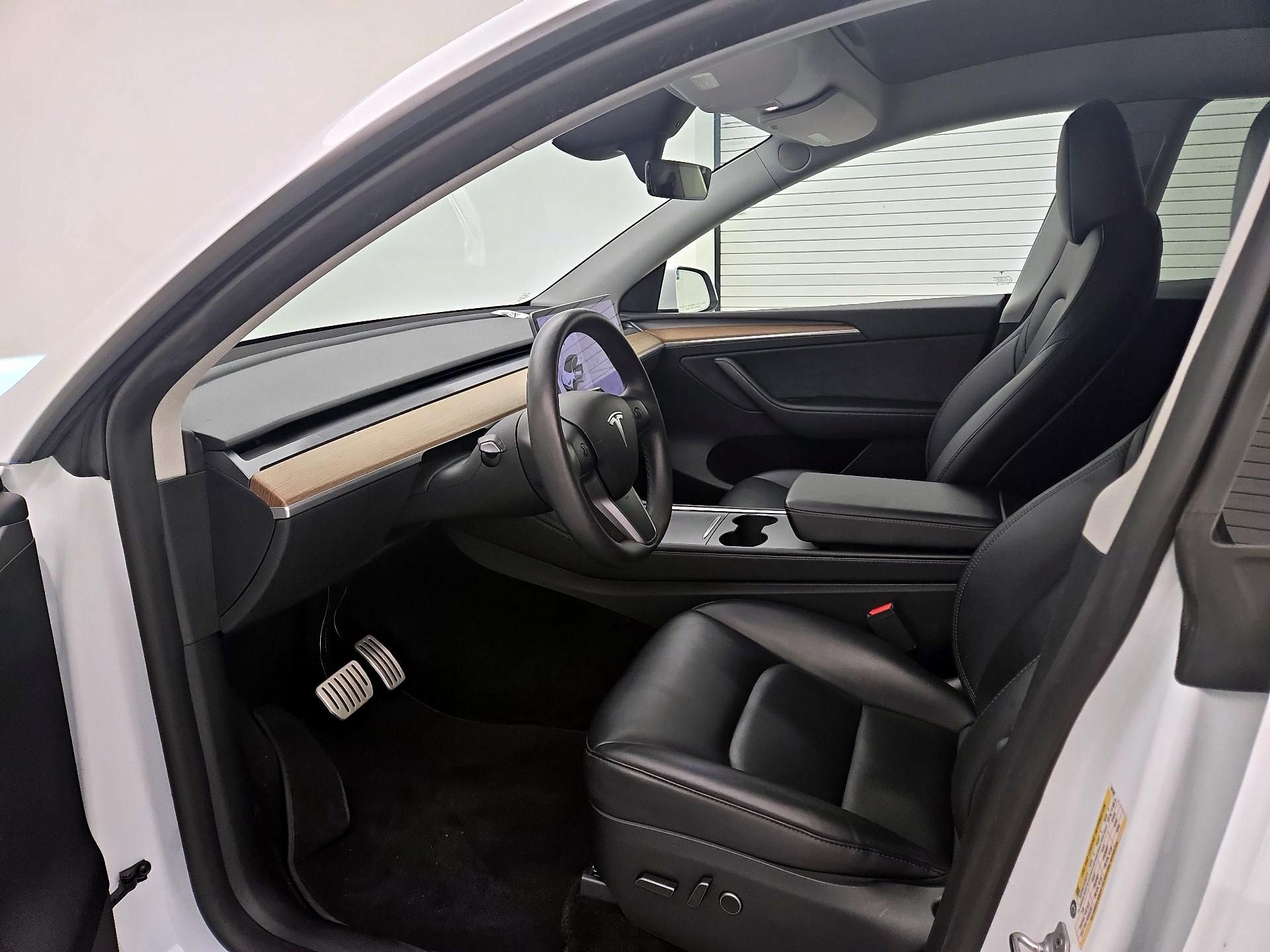 Thumbnail: 2023 Tesla Model Y - 11