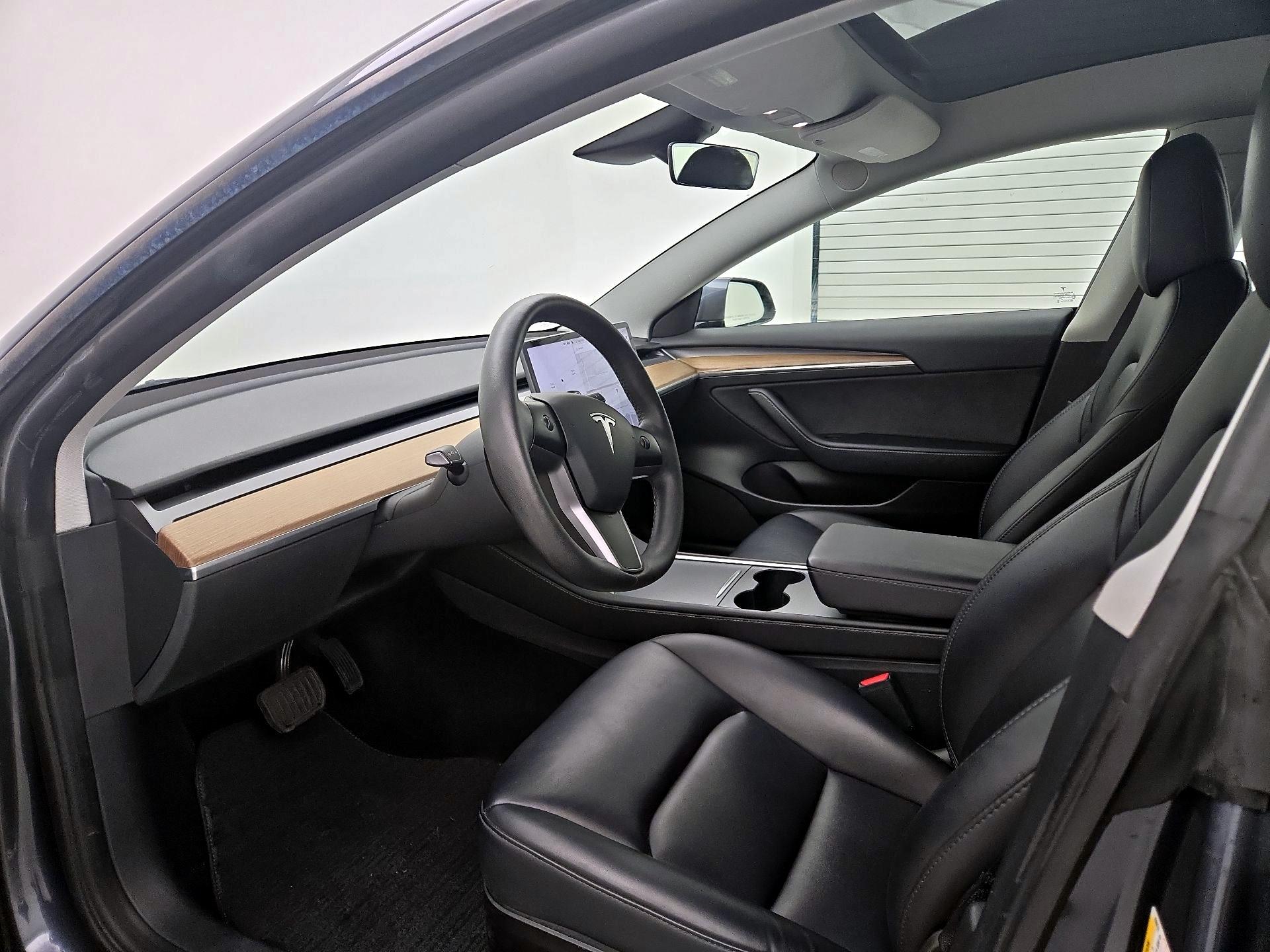 Thumbnail: 2023 Tesla Model 3 - 11