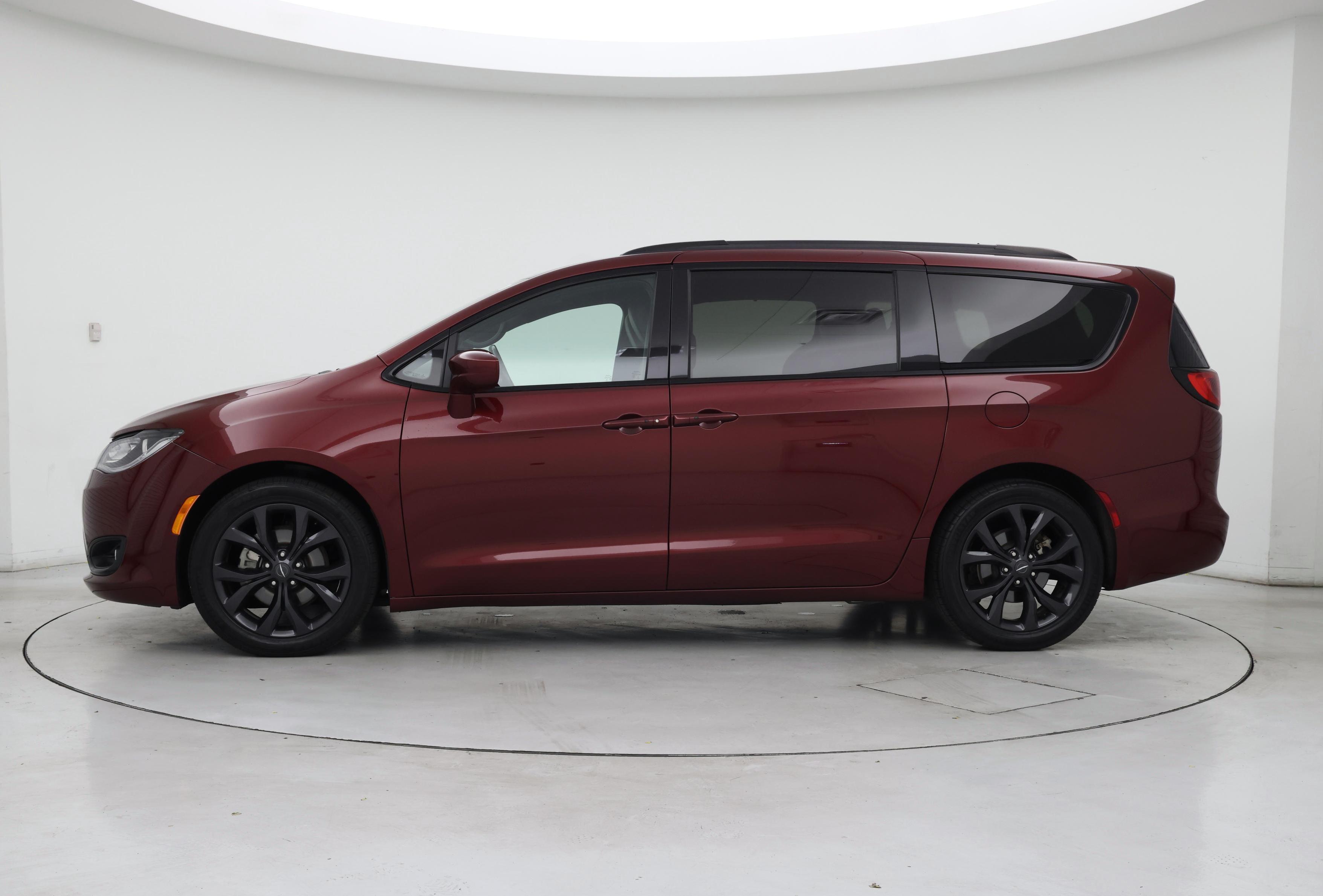 Thumbnail: 2020 Chrysler Pacifica - 3