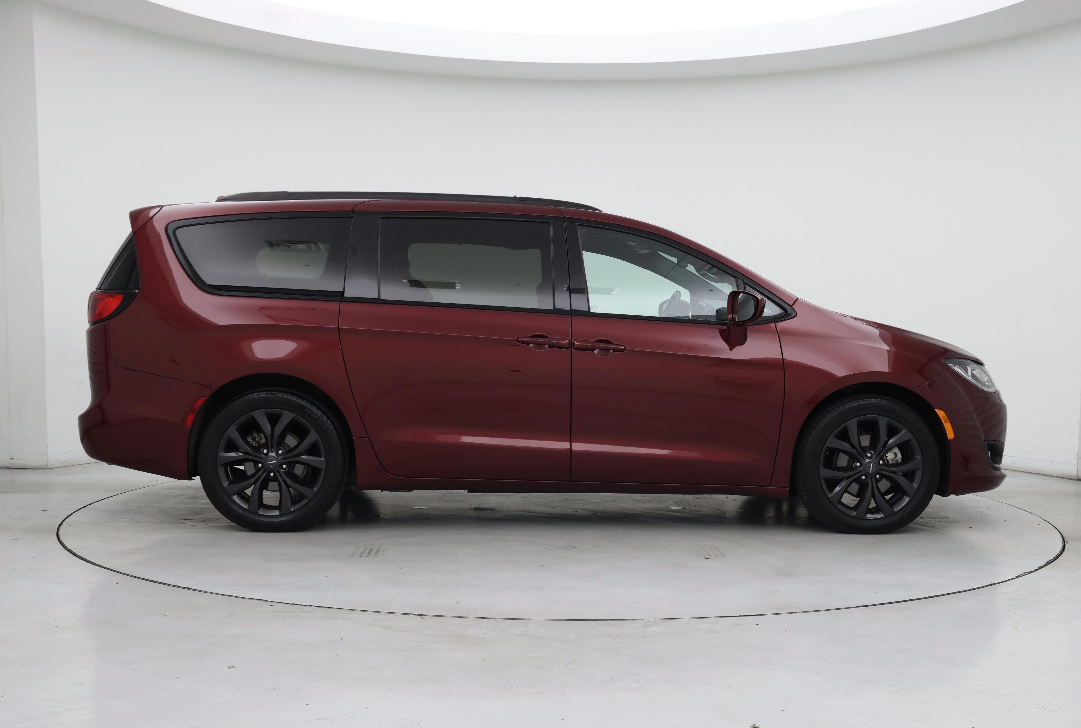 Thumbnail: 2020 Chrysler Pacifica - 7