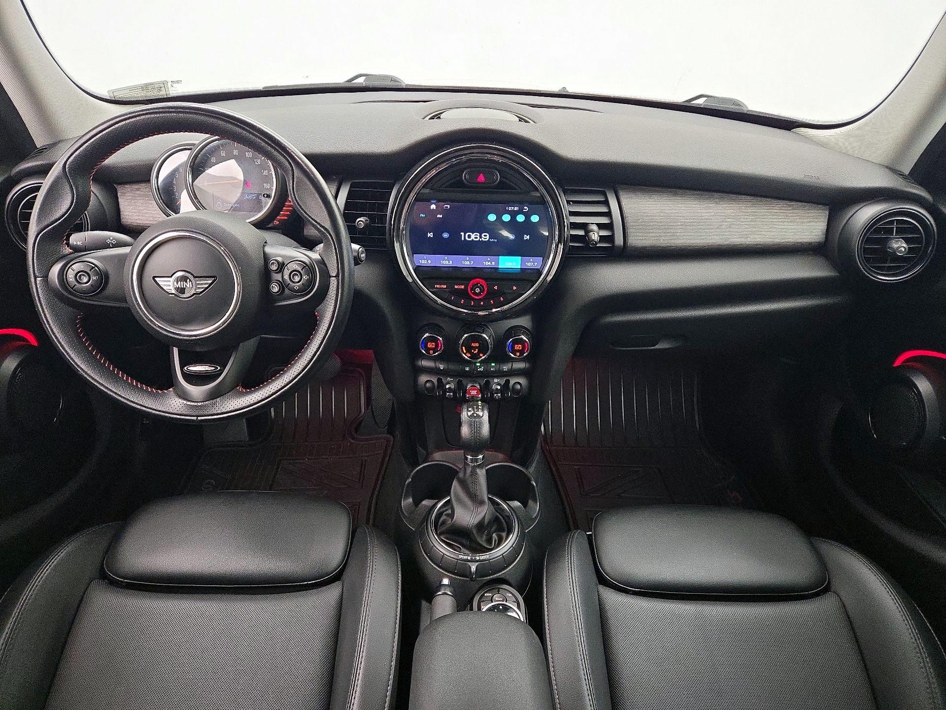 Thumbnail: 2016 MINI Cooper Hardtop - 9