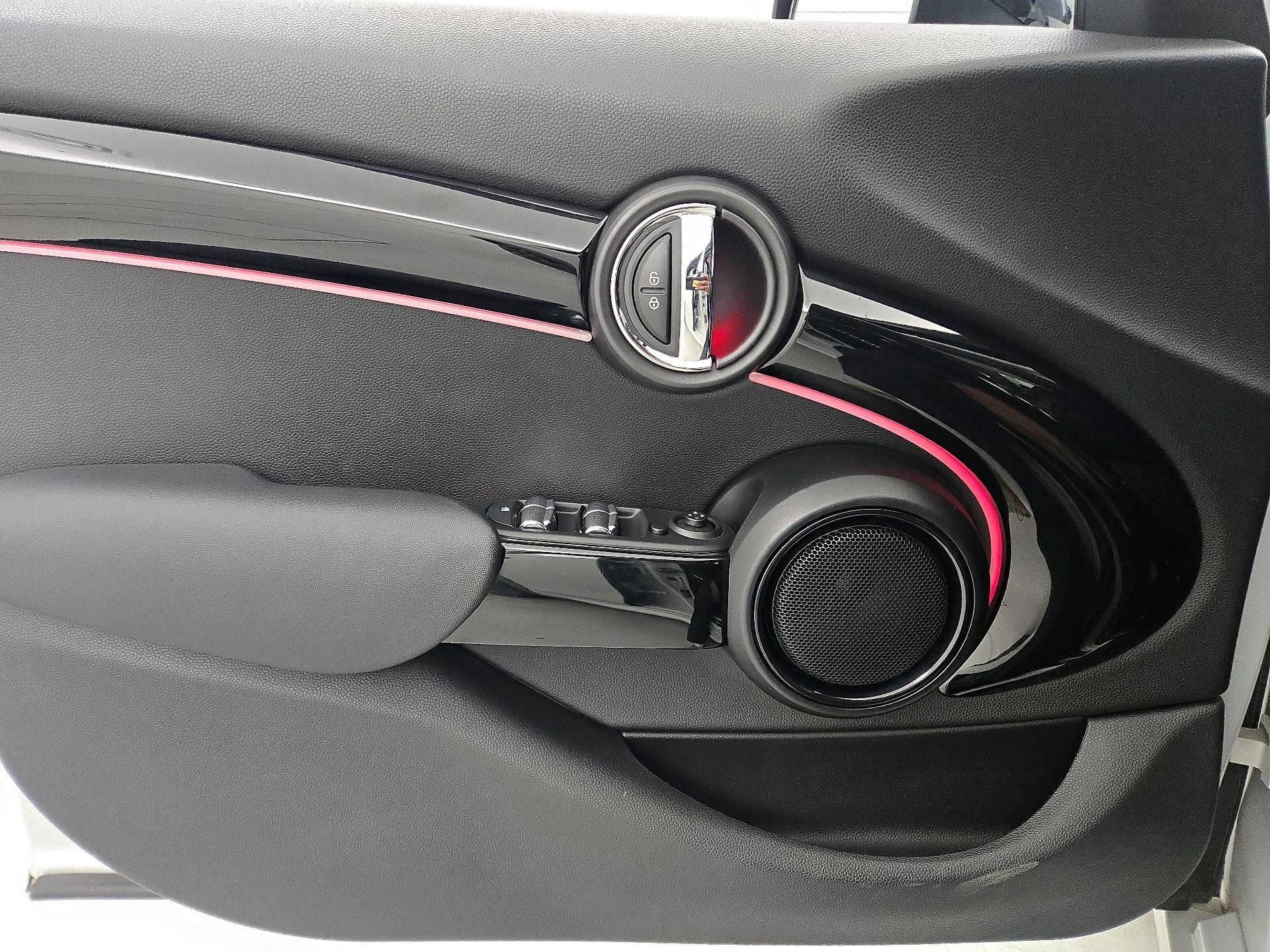 Thumbnail: 2016 MINI Cooper Hardtop - 12