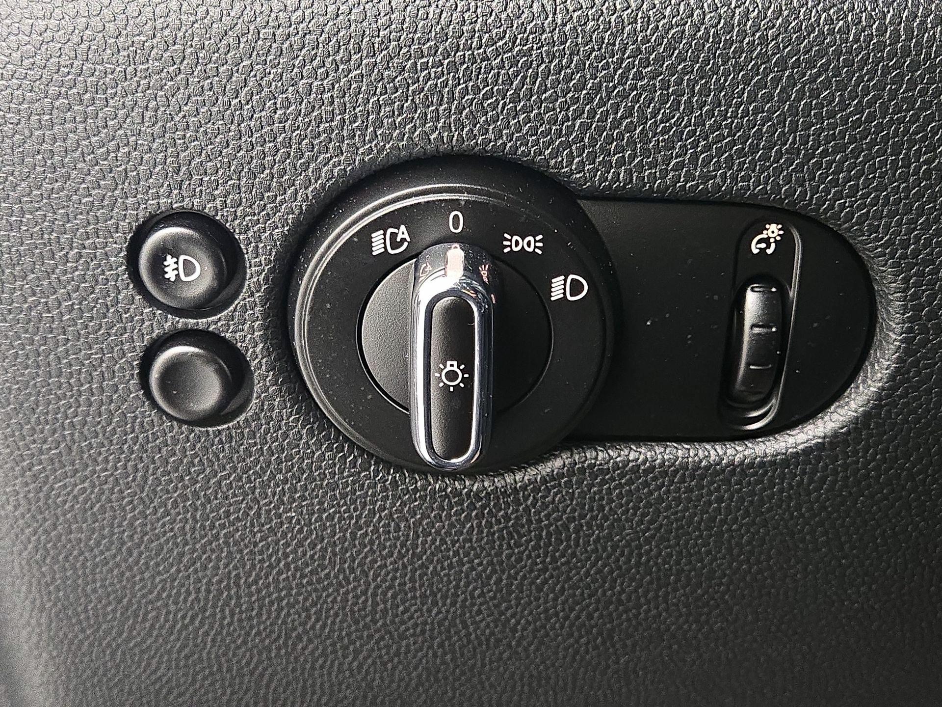 Thumbnail: 2016 MINI Cooper Hardtop - 13