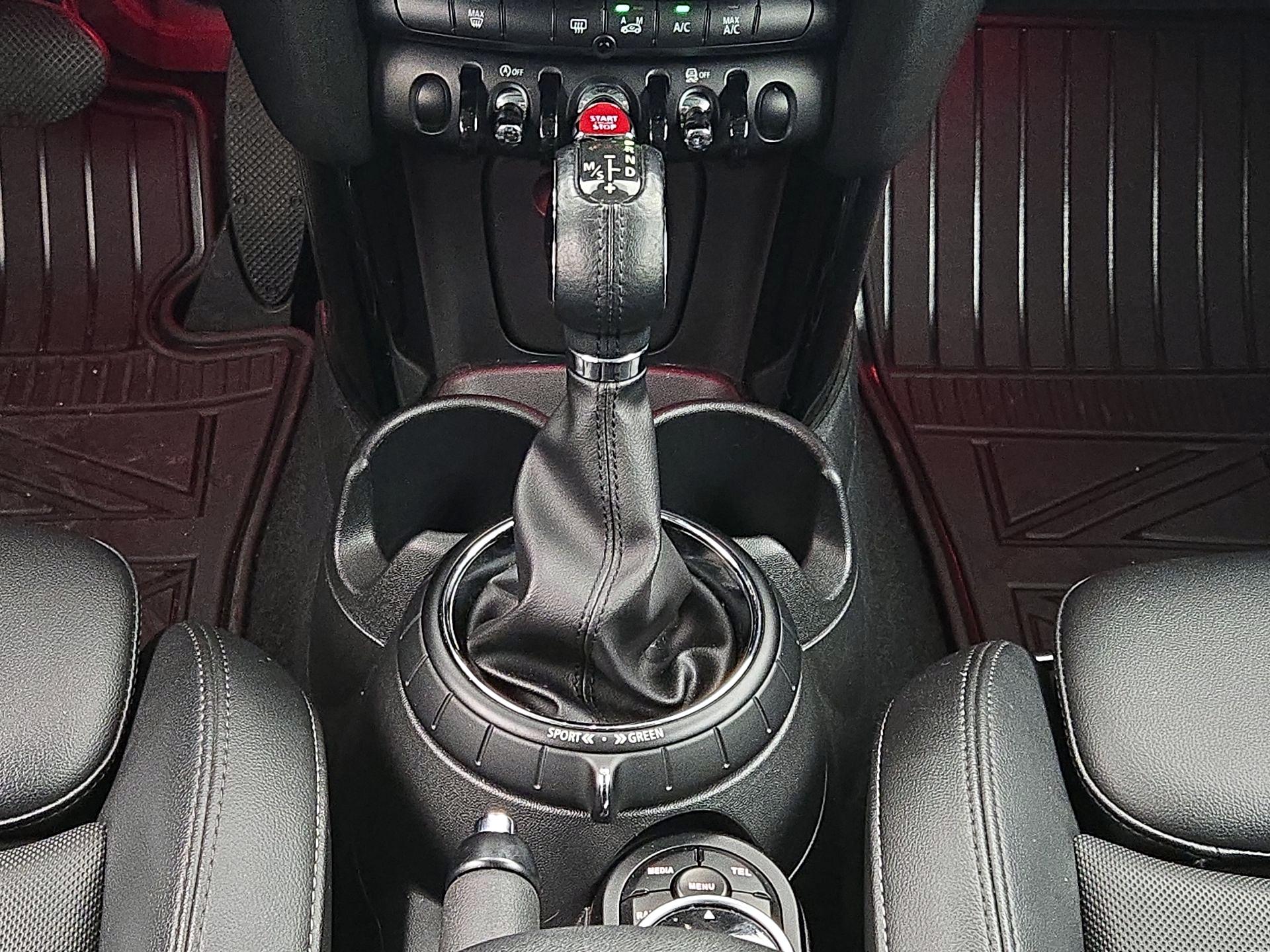 Thumbnail: 2016 MINI Cooper Hardtop - 17