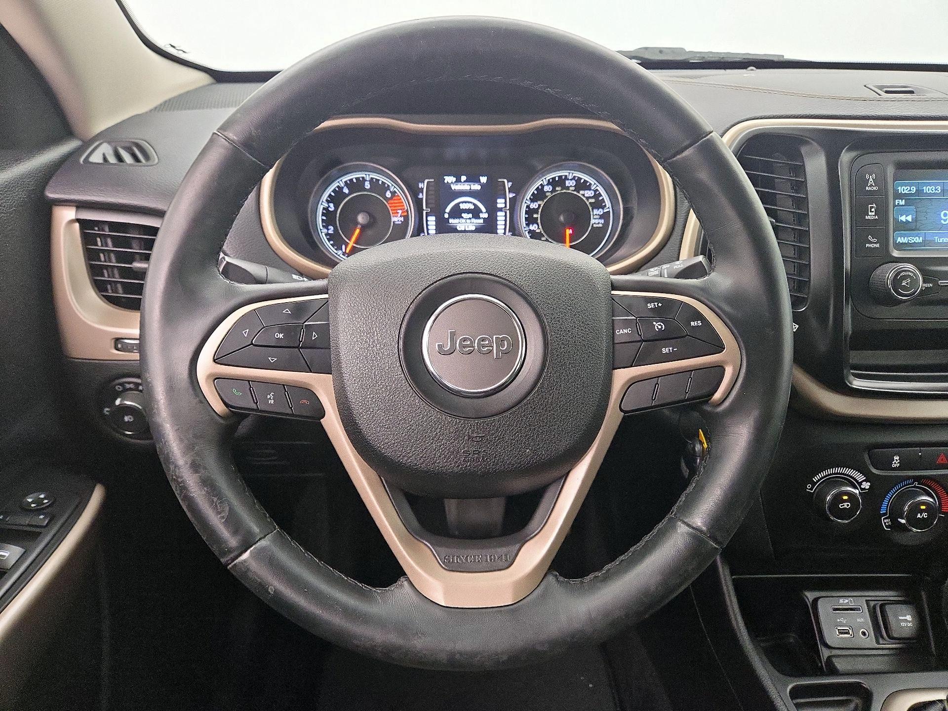 Thumbnail: 2018 Jeep Cherokee - 10