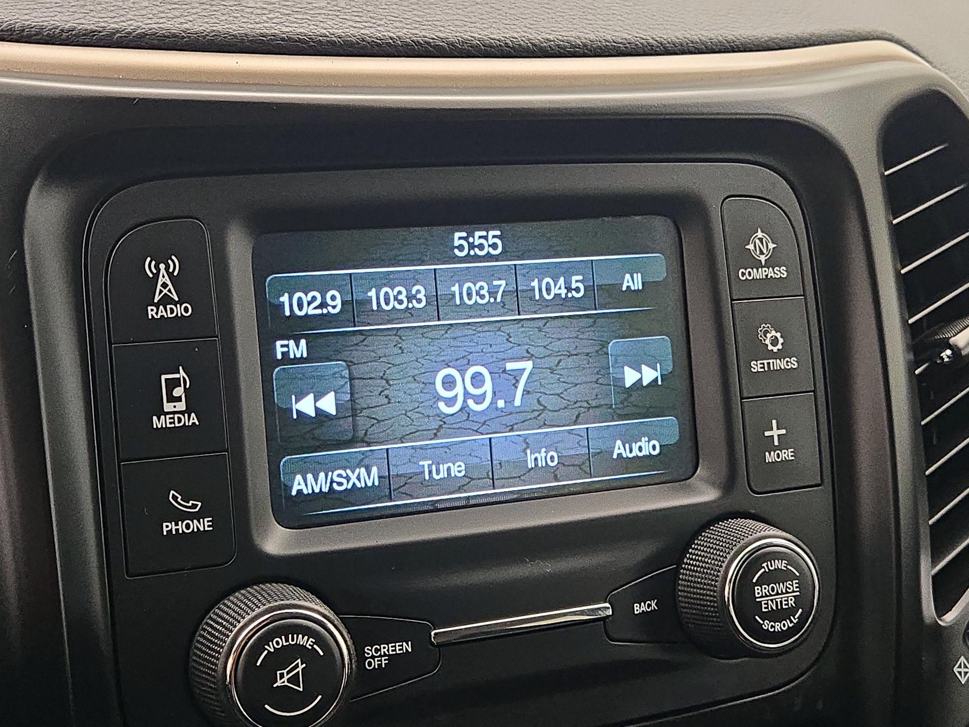 Thumbnail: 2018 Jeep Cherokee - 15