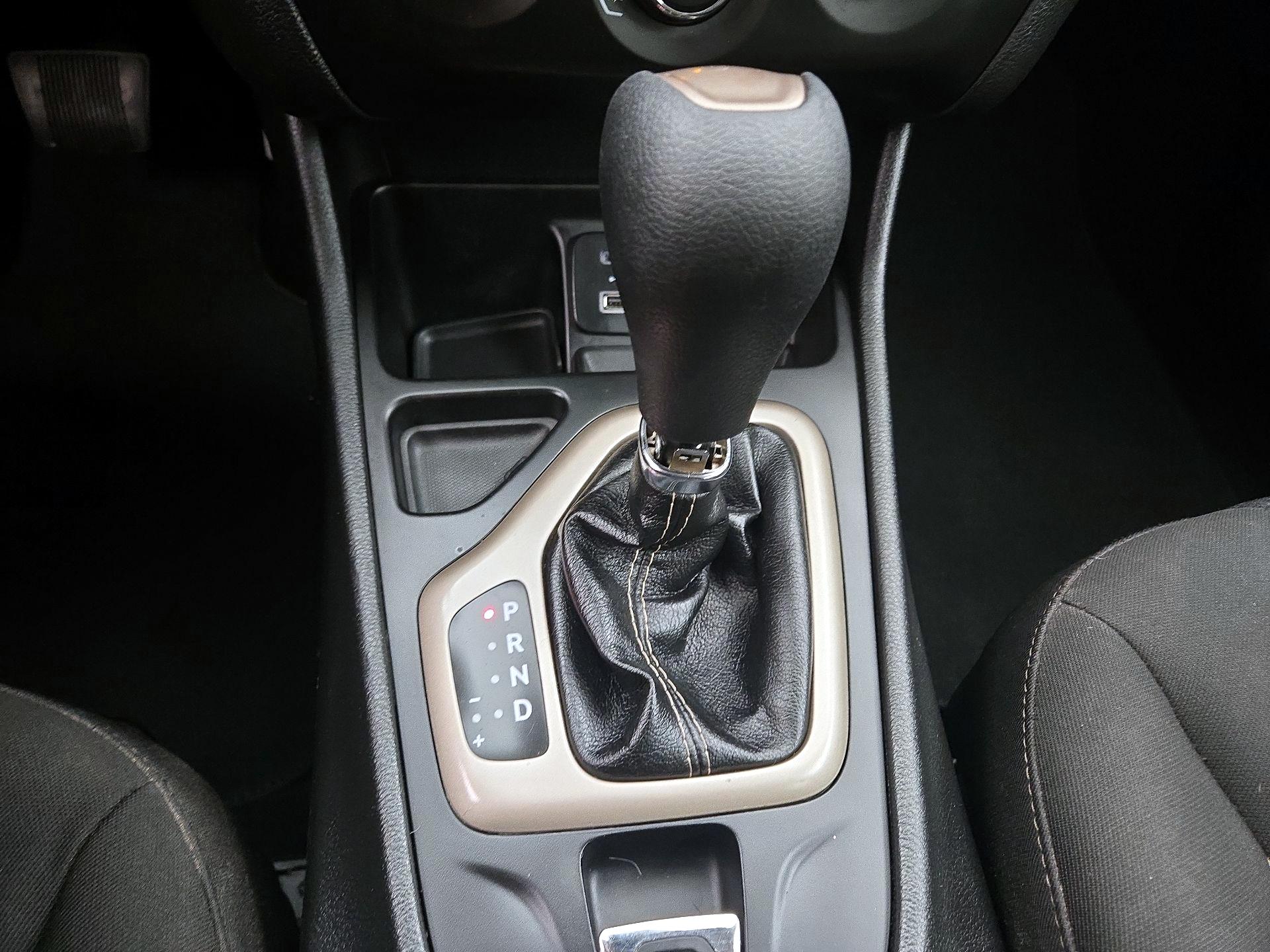 Thumbnail: 2018 Jeep Cherokee - 17