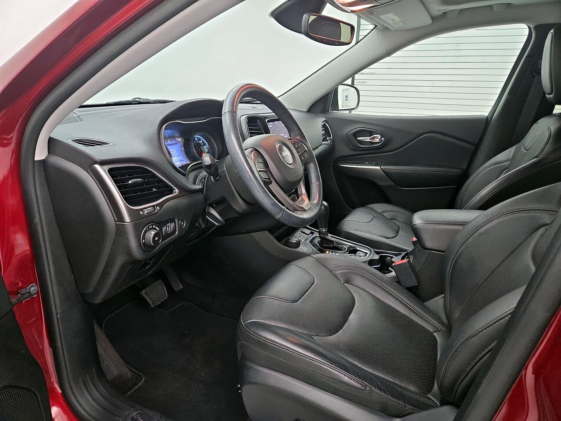 Thumbnail: 2019 Jeep Cherokee - 11