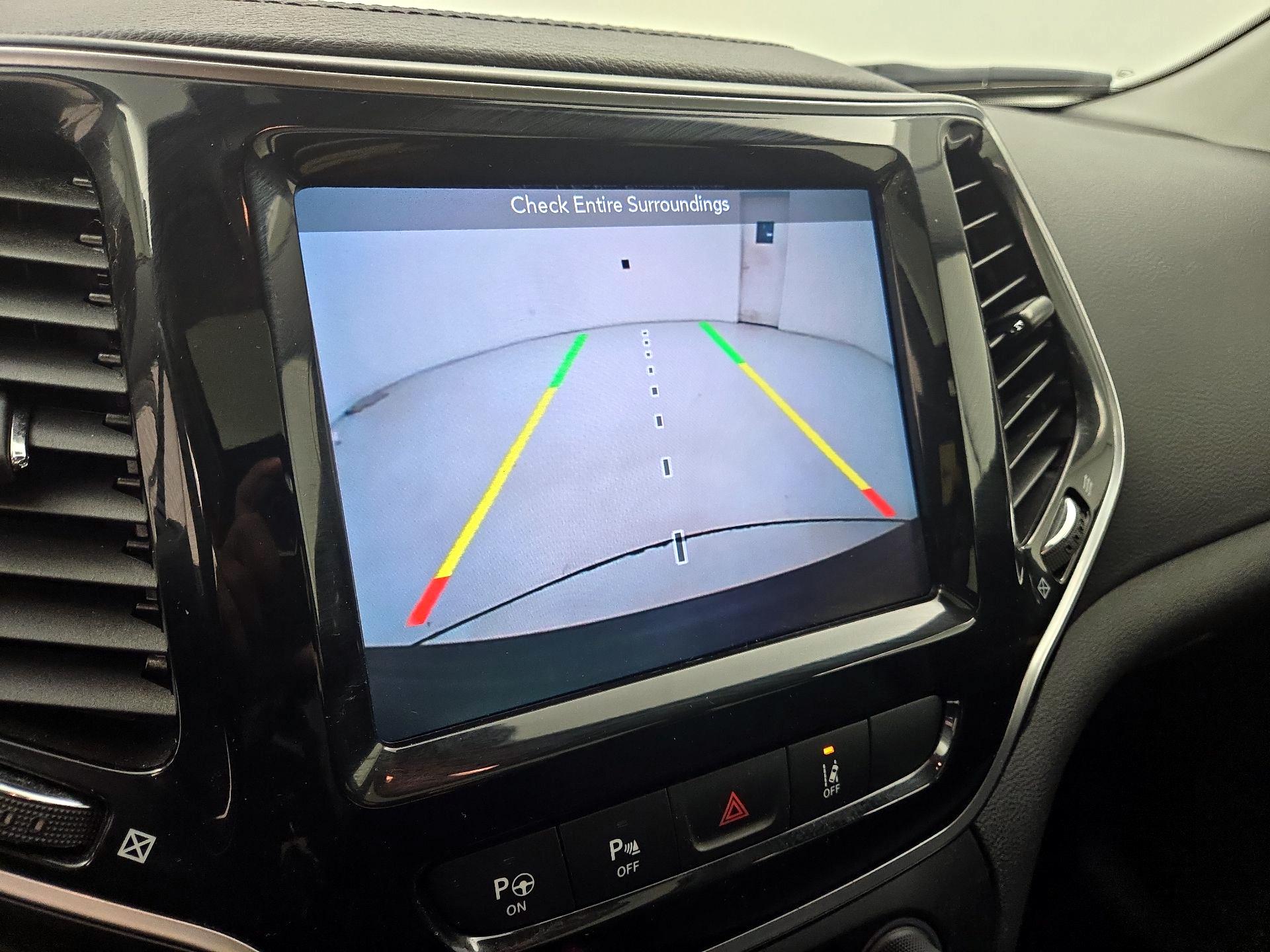 Thumbnail: 2019 Jeep Cherokee - 14