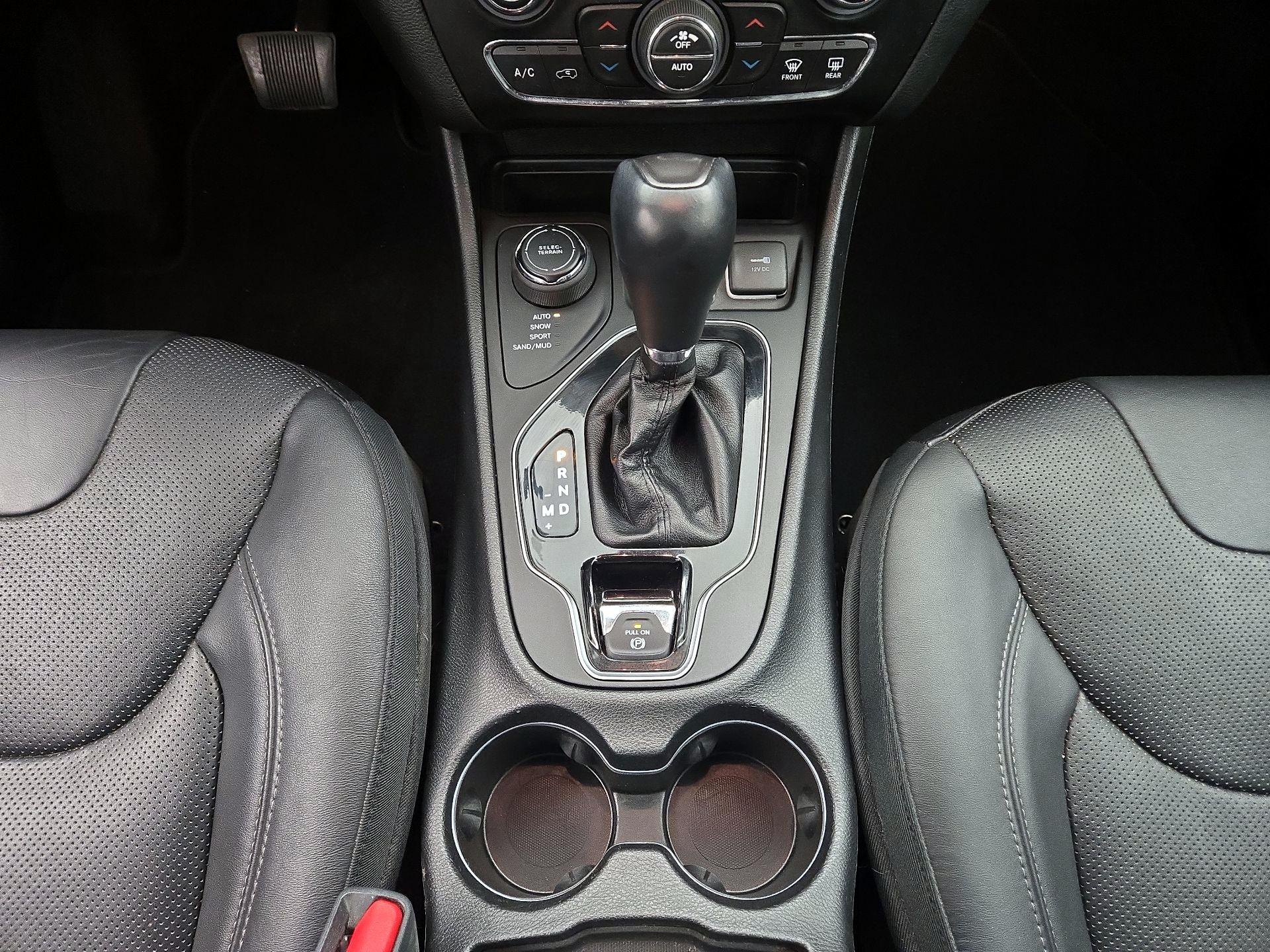 Thumbnail: 2019 Jeep Cherokee - 17