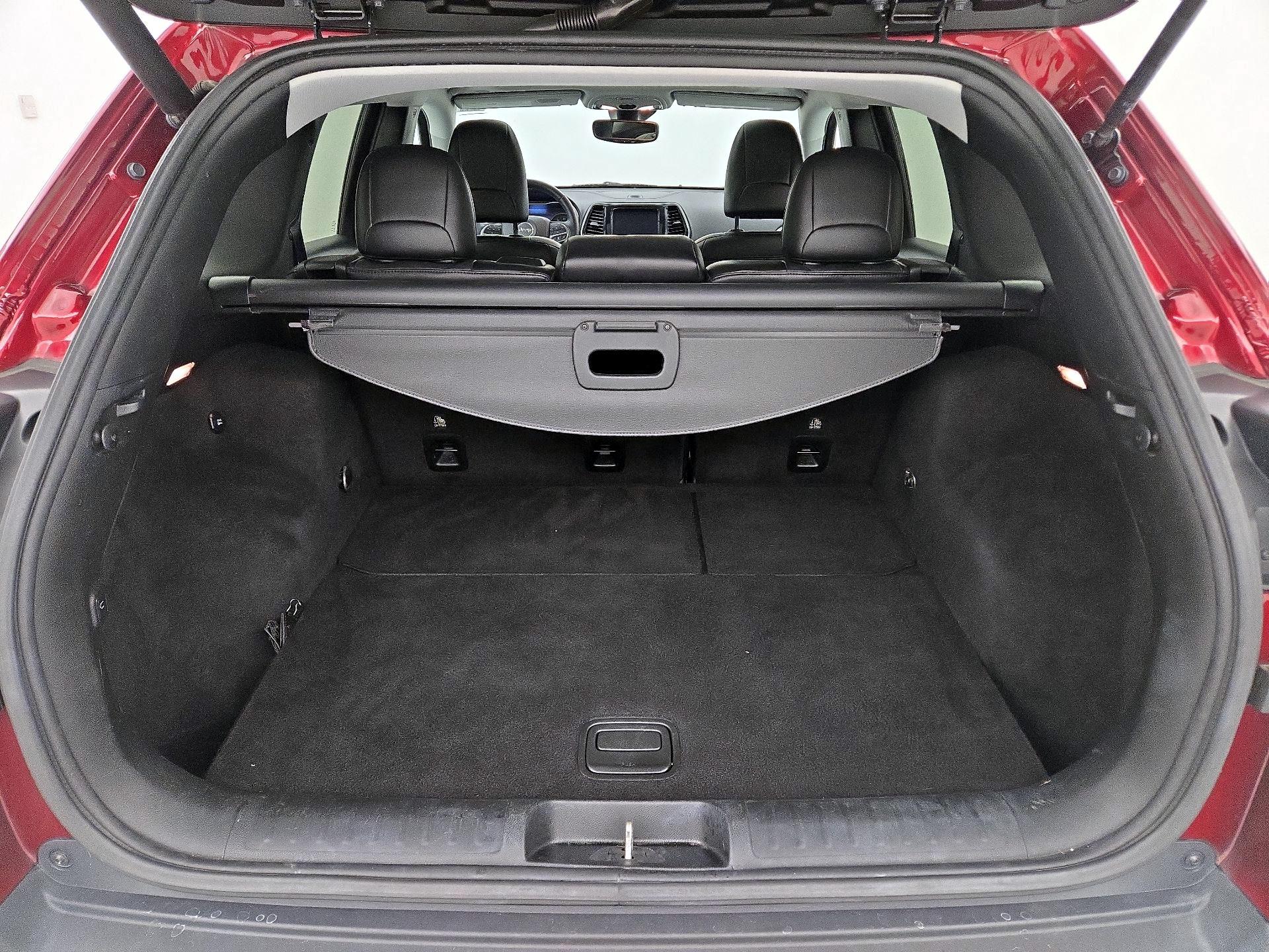 Thumbnail: 2019 Jeep Cherokee - 20