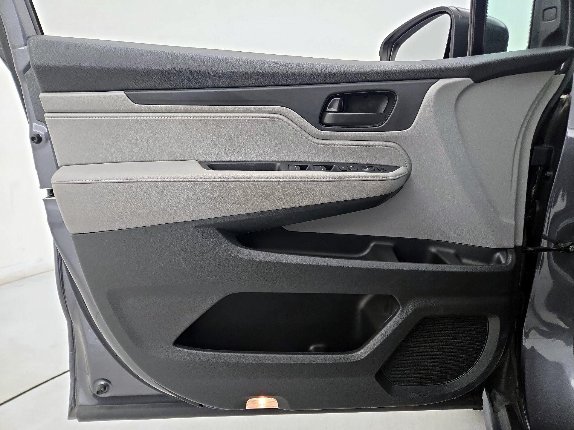 Thumbnail: 2018 Honda Odyssey - 12