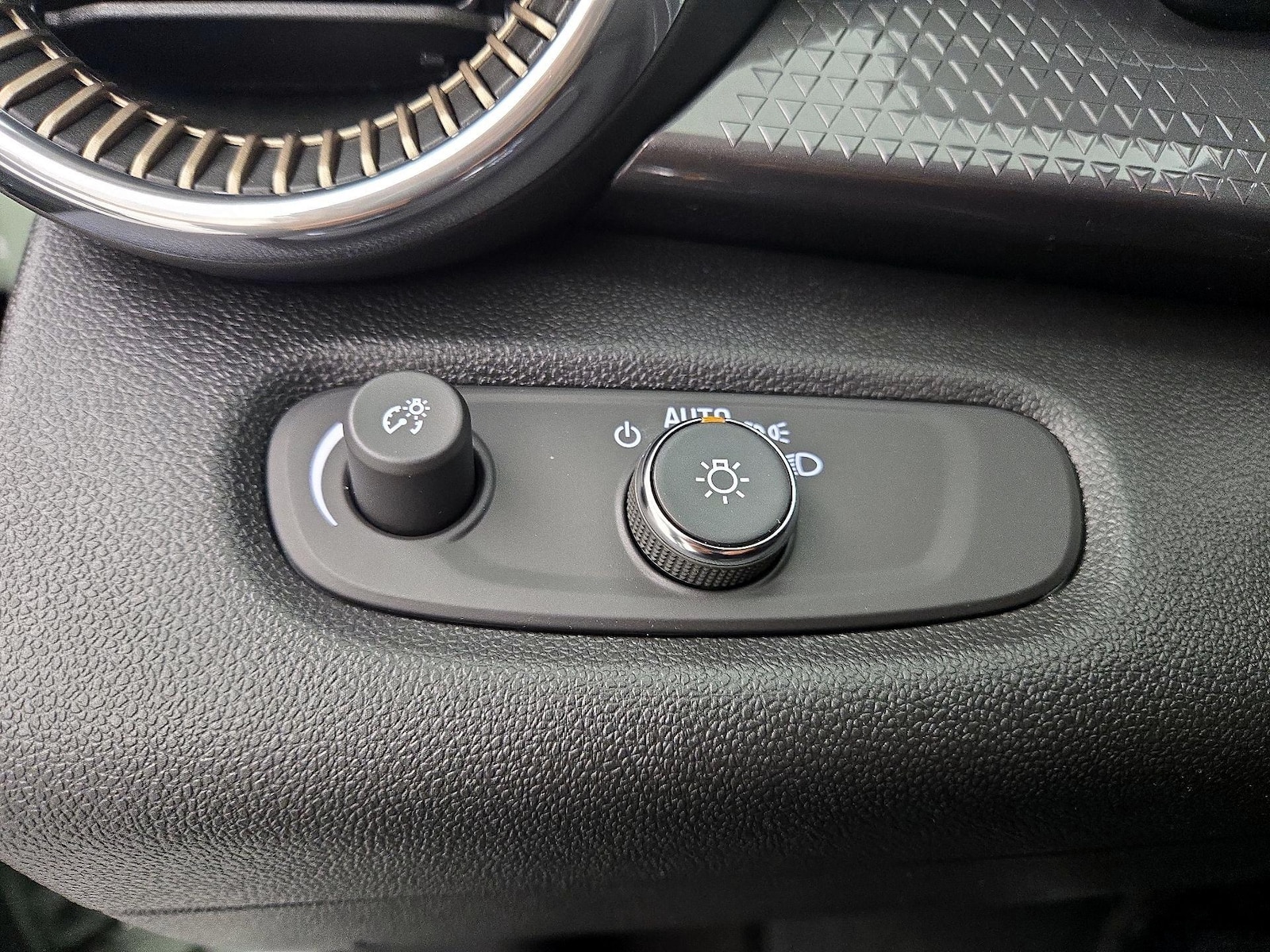 2025 Chevrolet Trax Activ - Photo 14