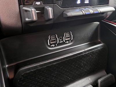 USB/AUX Ports