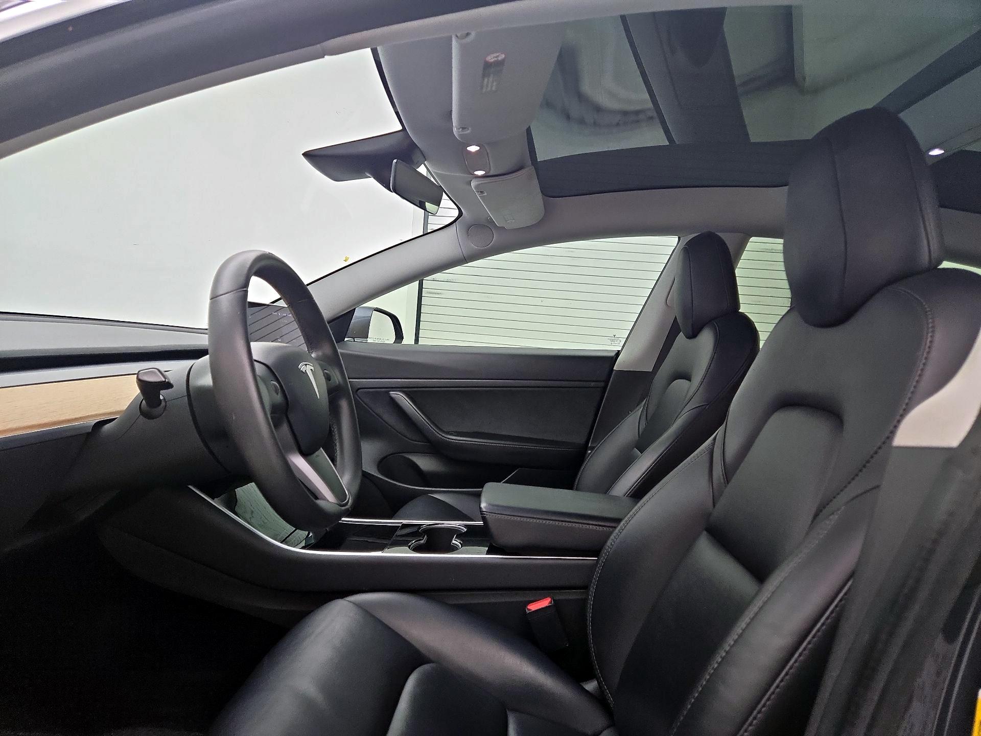 Thumbnail: 2020 Tesla Model 3 - 18