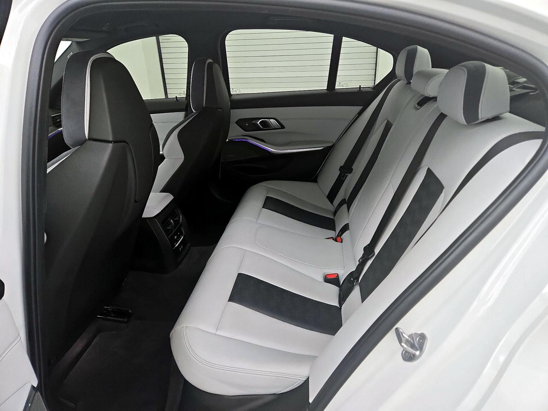 Thumbnail: 2021 BMW M3 - 18