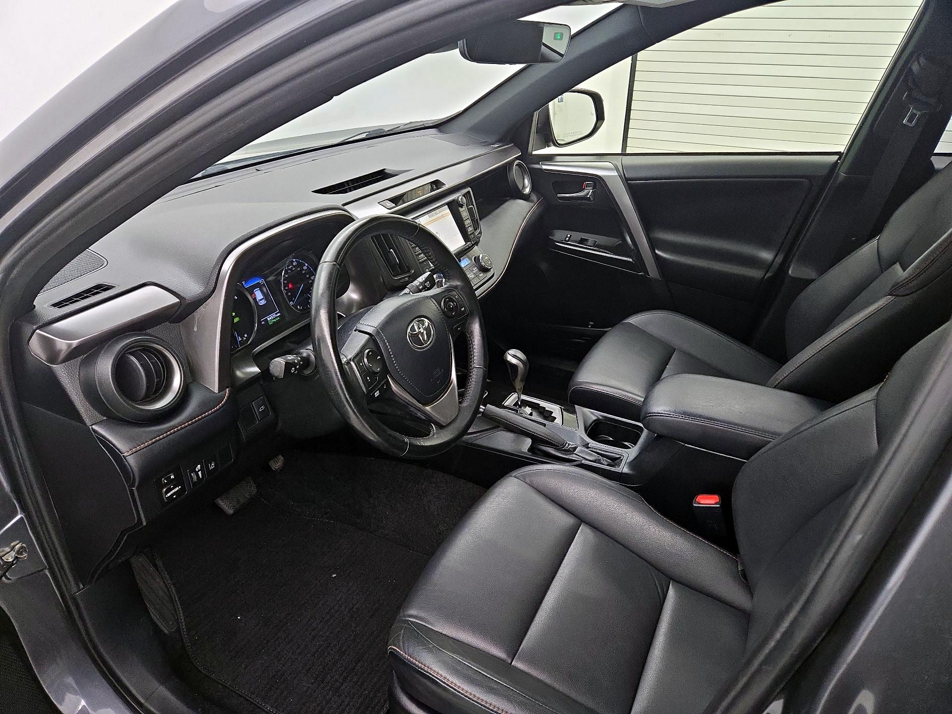 Thumbnail: 2018 Toyota RAV4 - 11