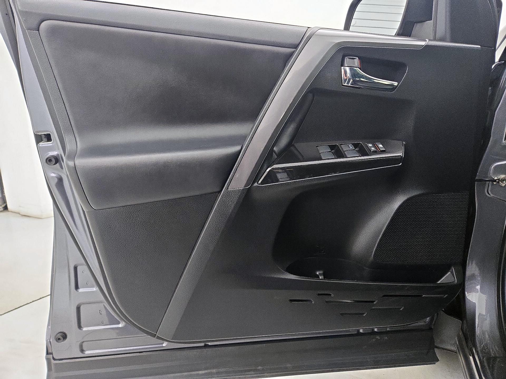 Thumbnail: 2018 Toyota RAV4 - 12