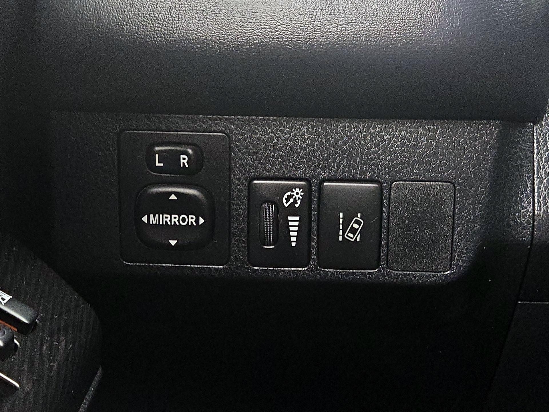 Thumbnail: 2018 Toyota RAV4 - 13