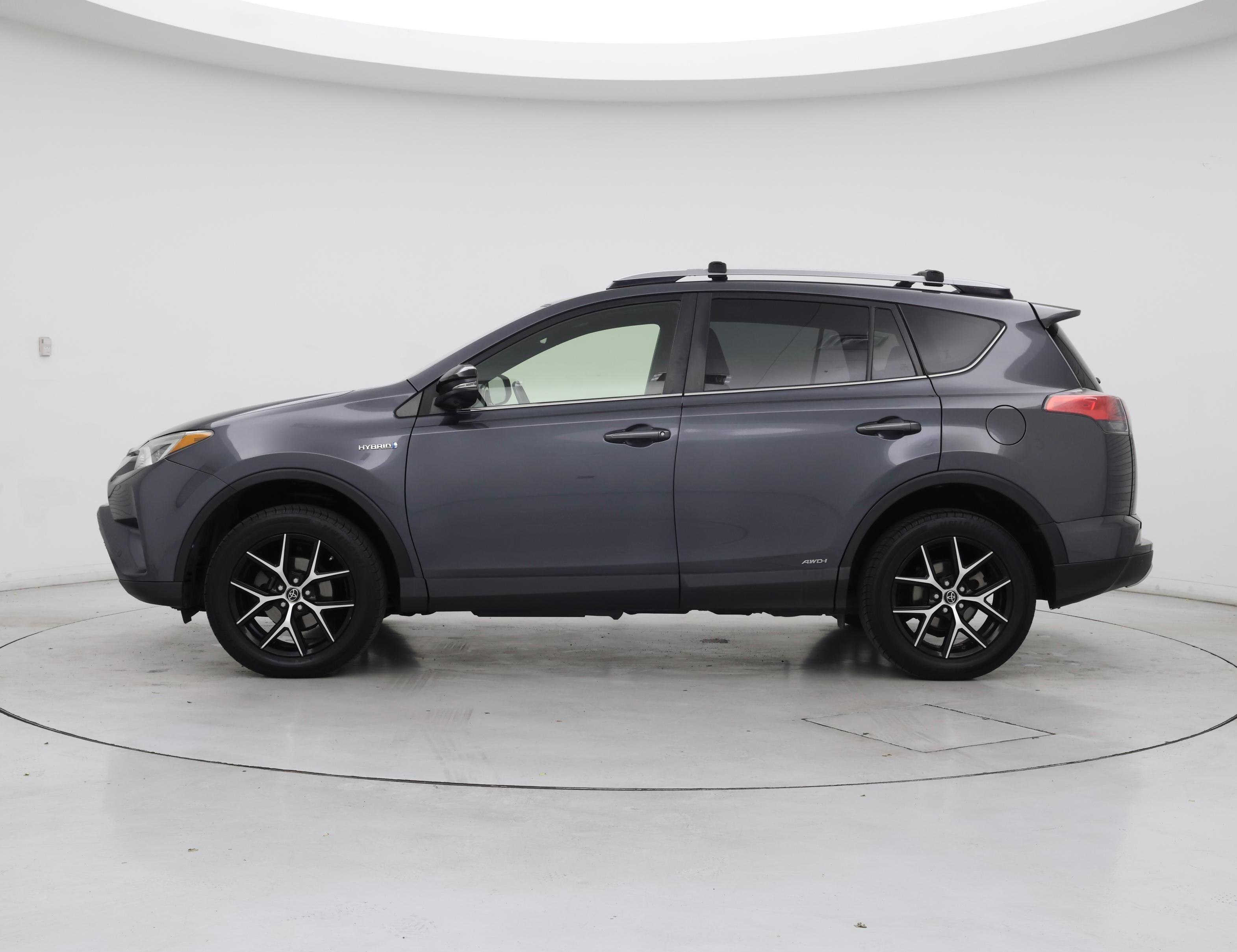 Thumbnail: 2018 Toyota RAV4 - 3