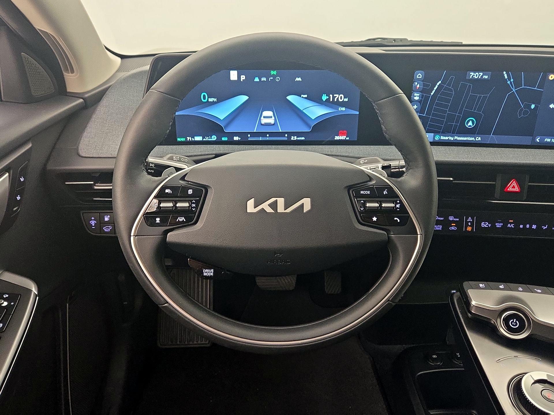 Thumbnail: 2022 Kia EV6 - 10