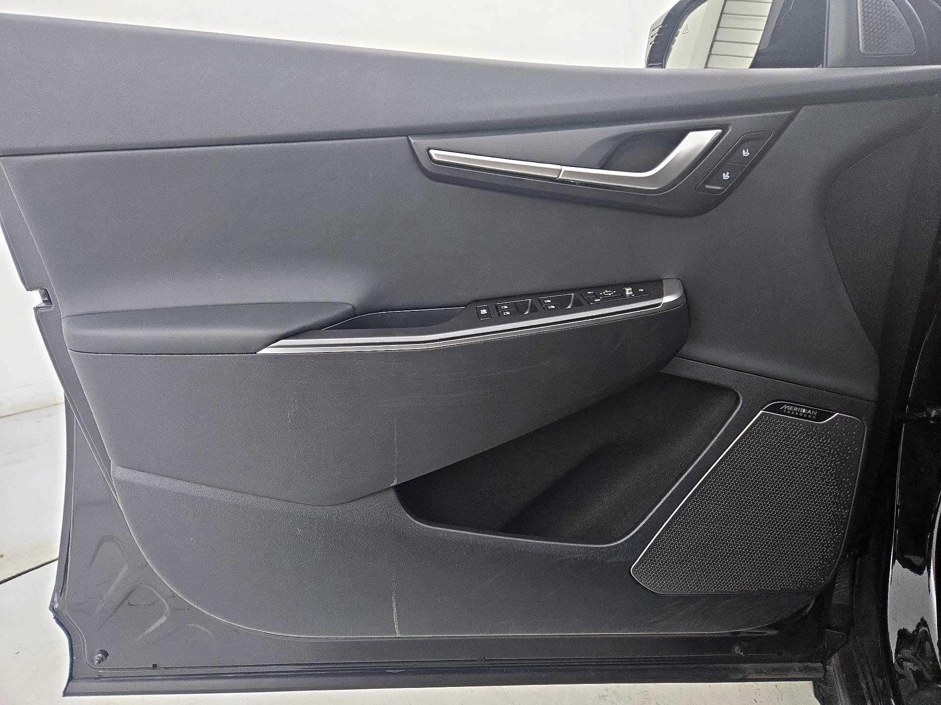 Thumbnail: 2022 Kia EV6 - 12