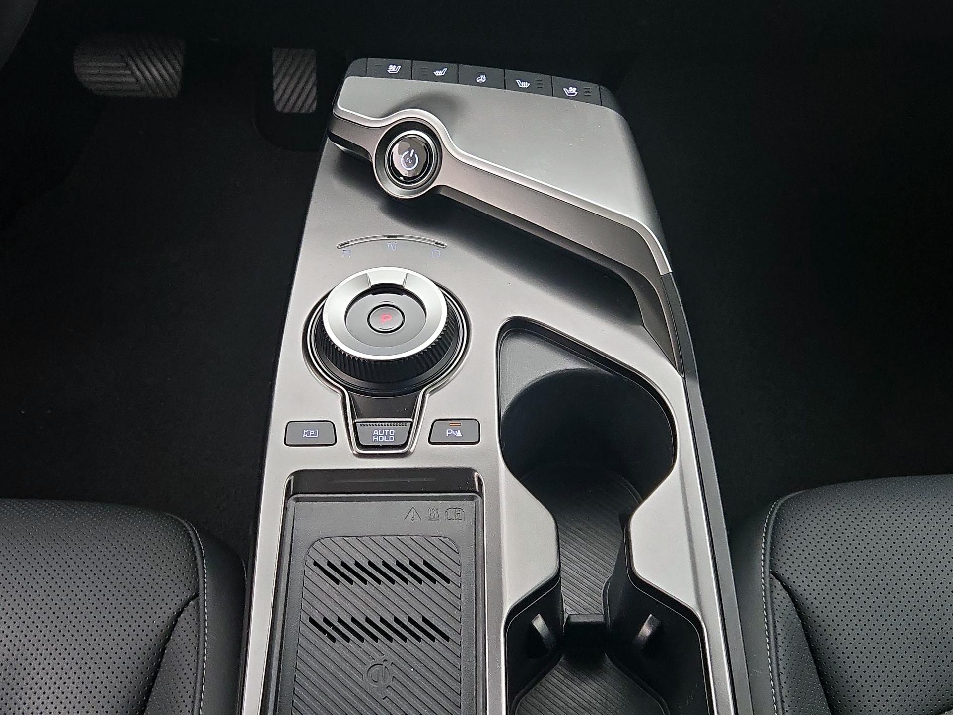 Thumbnail: 2022 Kia EV6 - 18