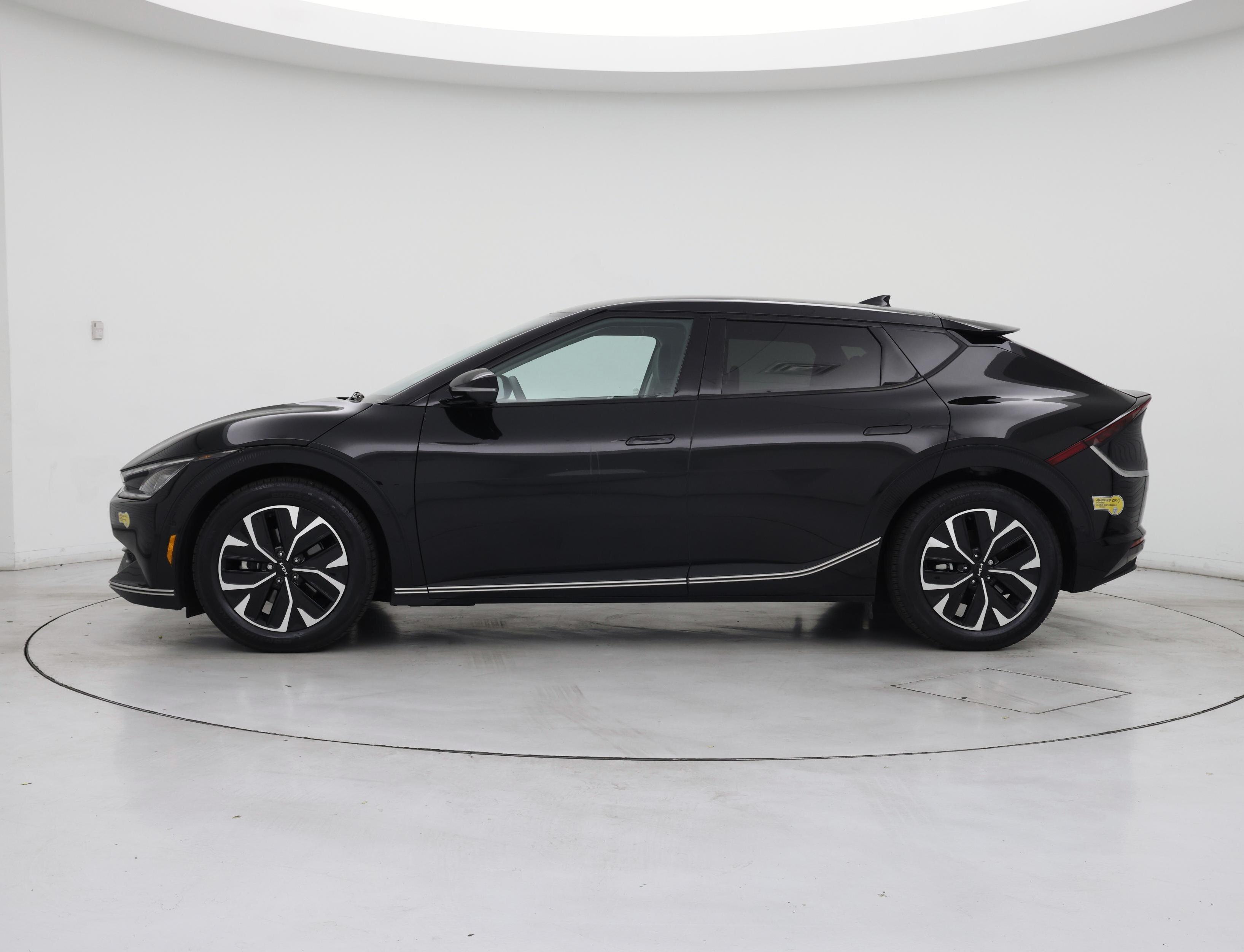 Thumbnail: 2022 Kia EV6 - 3