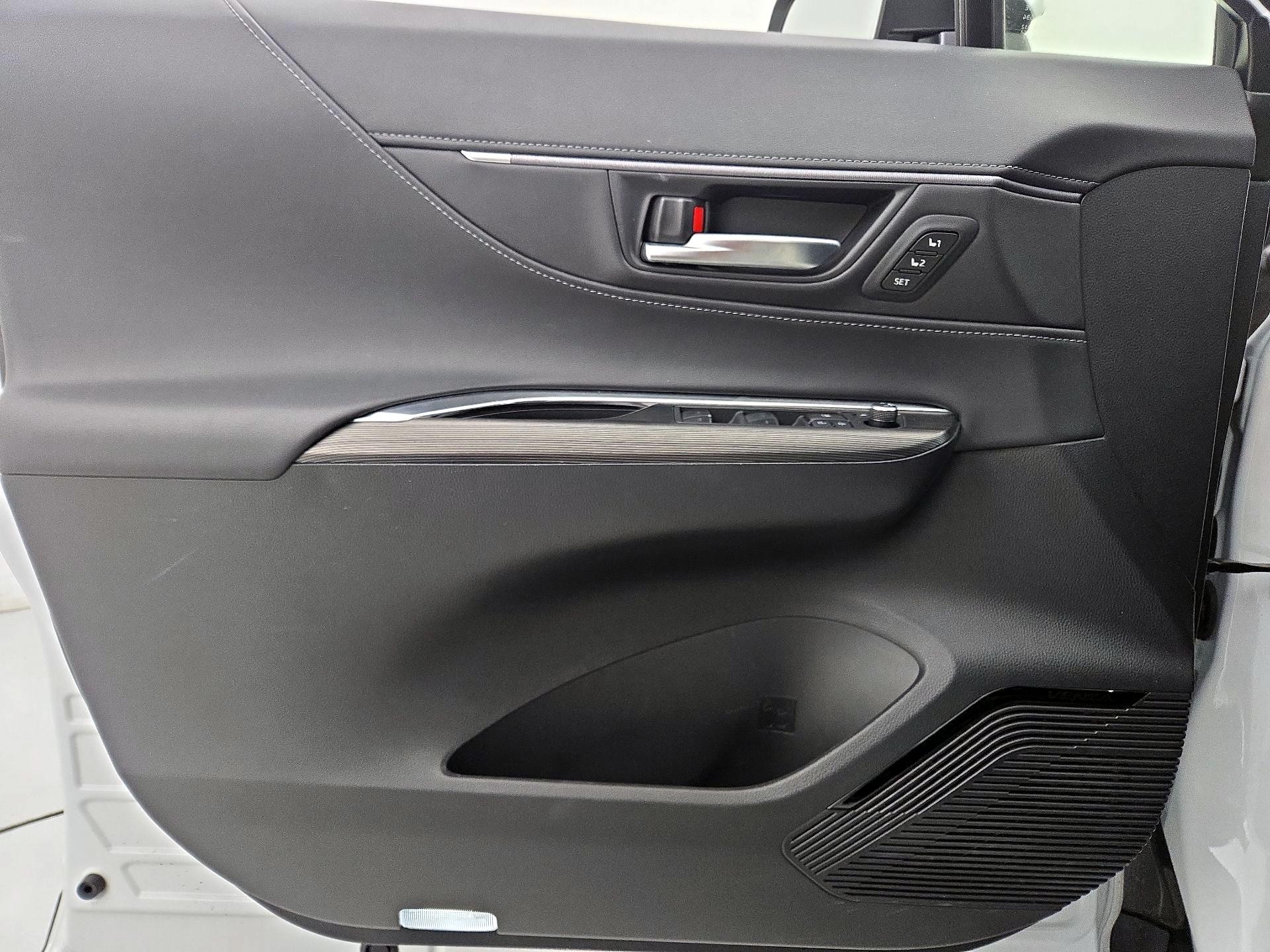 Thumbnail: 2024 Toyota Venza - 12