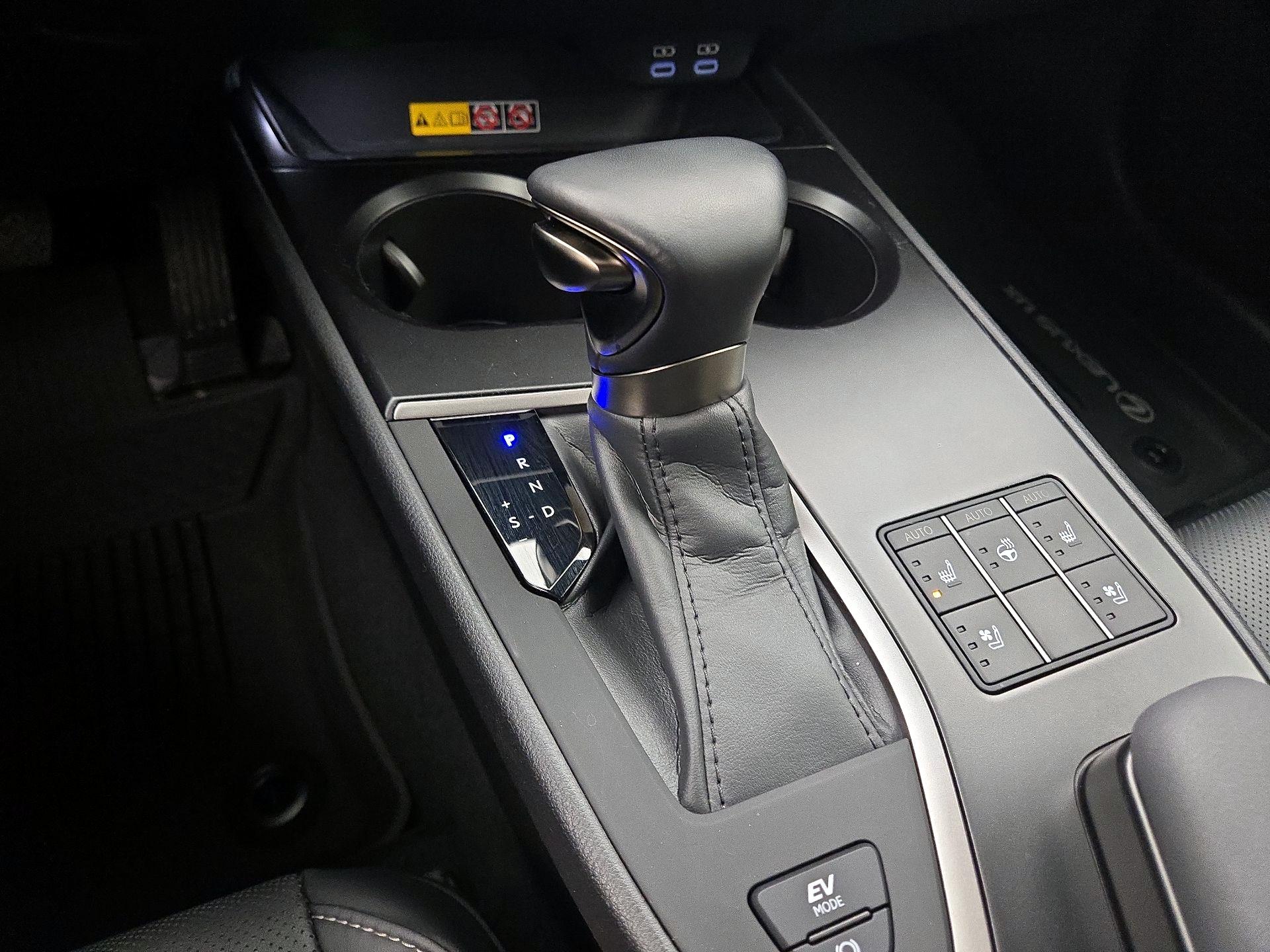 Thumbnail: 2024 Lexus UX - 17