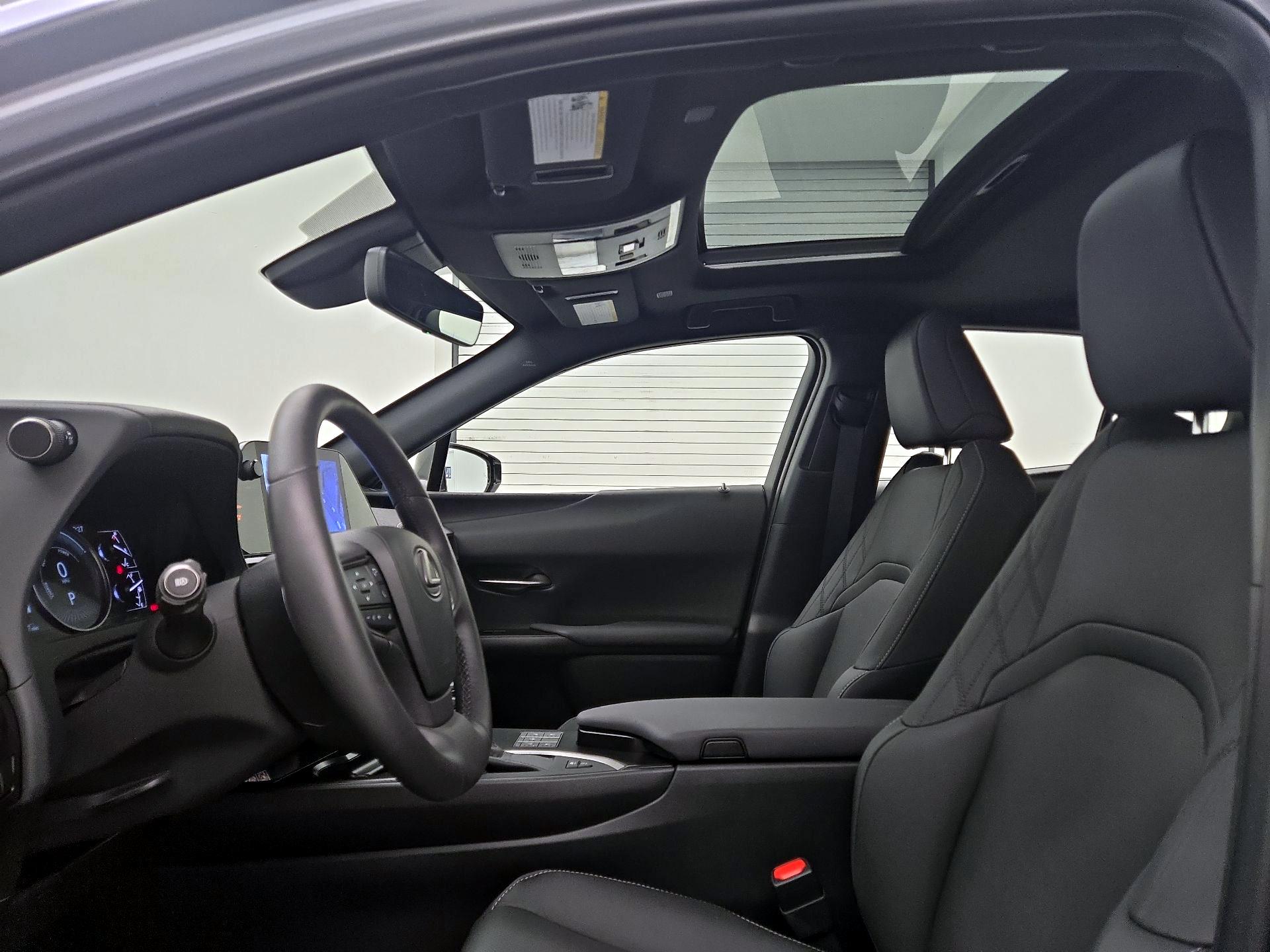 Thumbnail: 2024 Lexus UX - 19