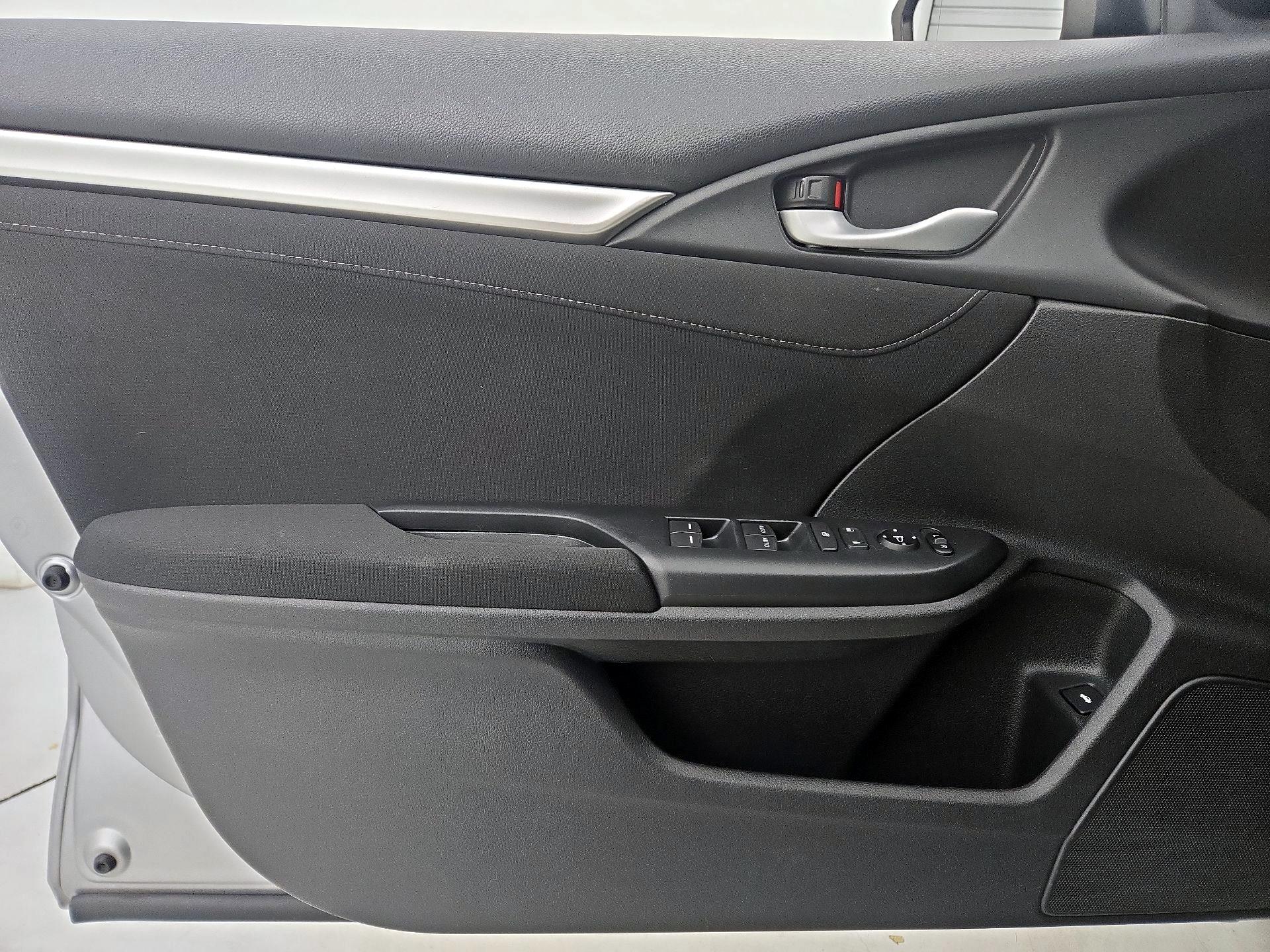 Thumbnail: 2016 Honda Civic - 12