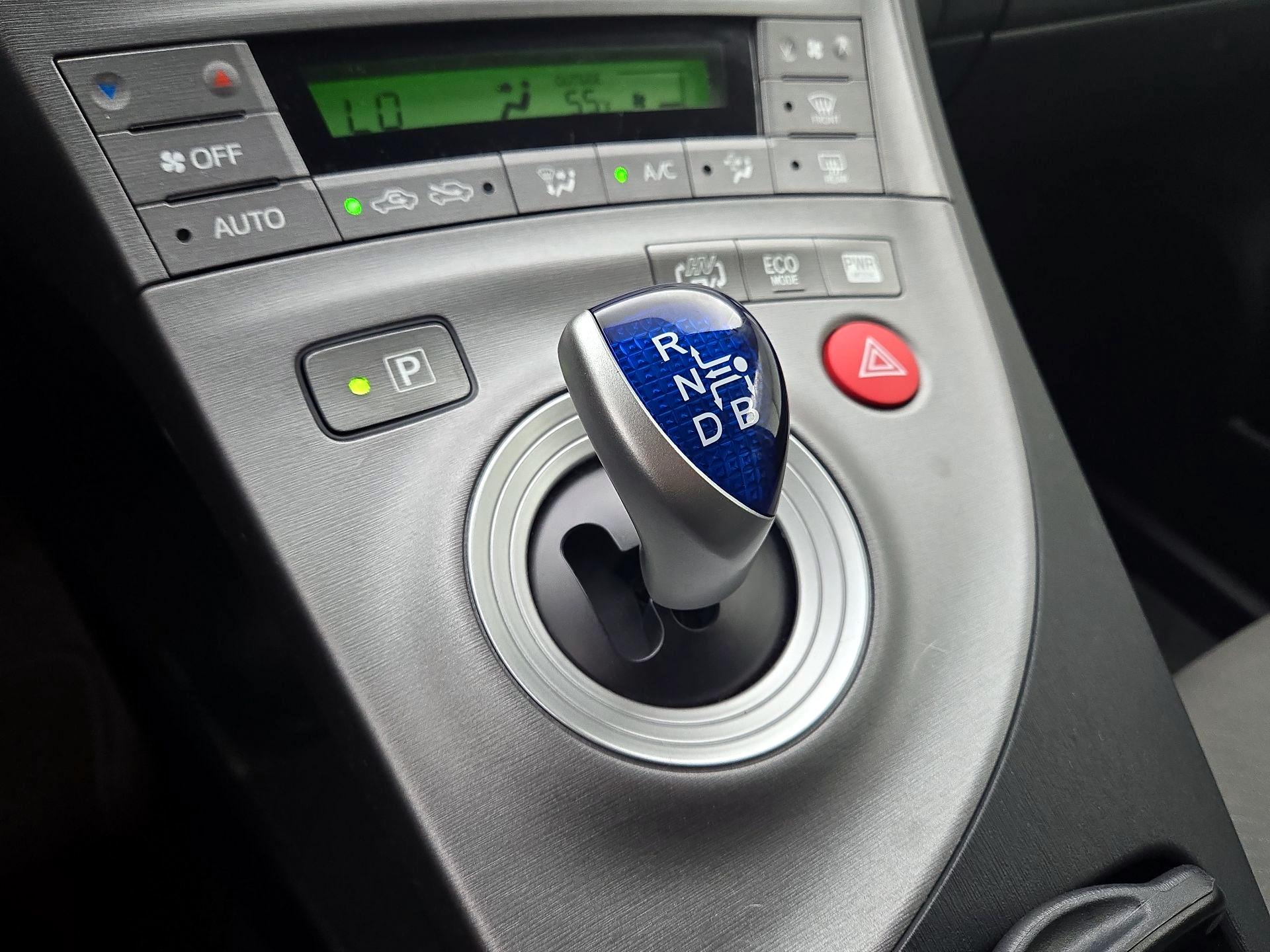 Thumbnail: 2014 Toyota Prius - 17