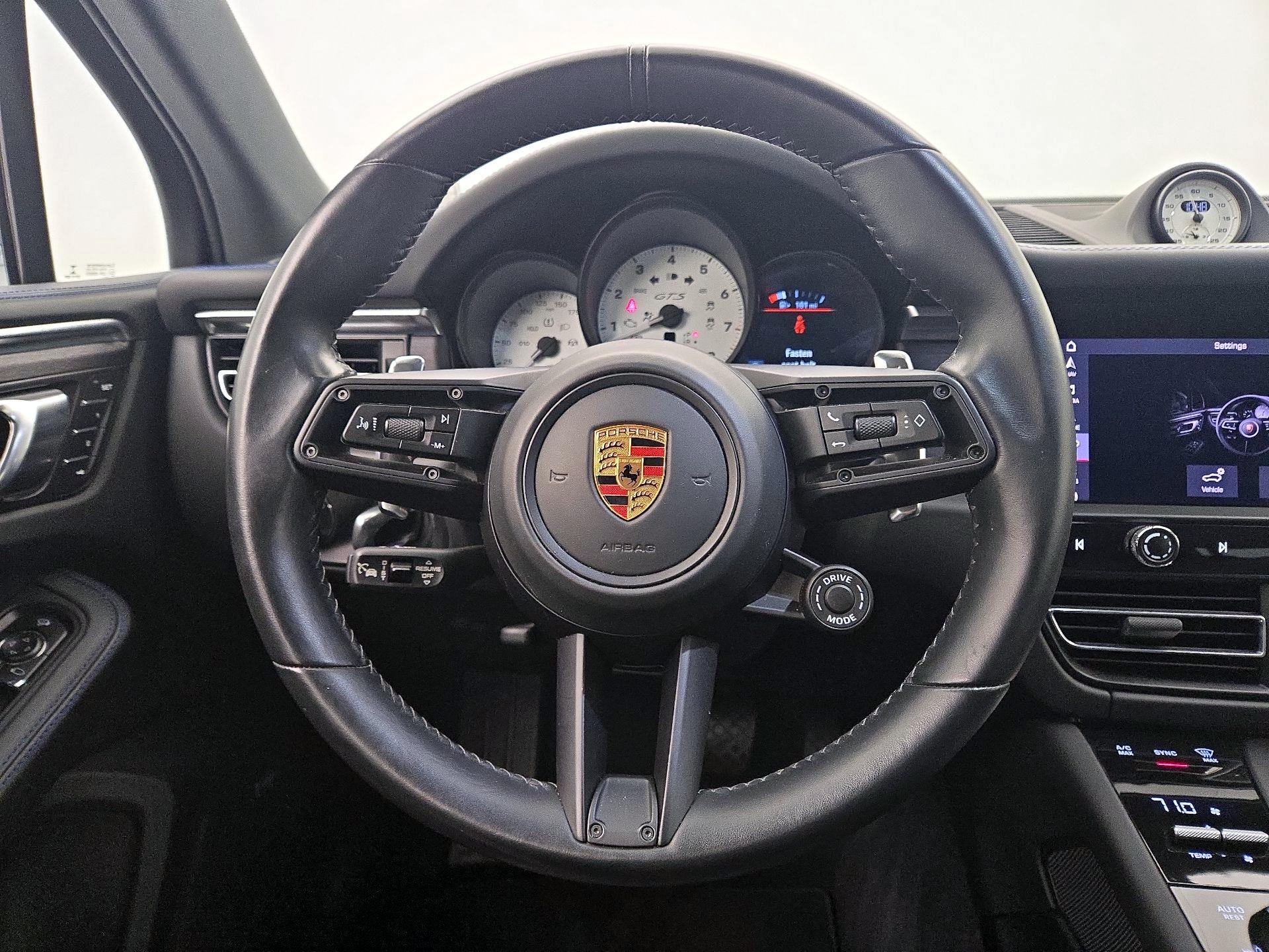 Thumbnail: 2023 Porsche Macan - 10