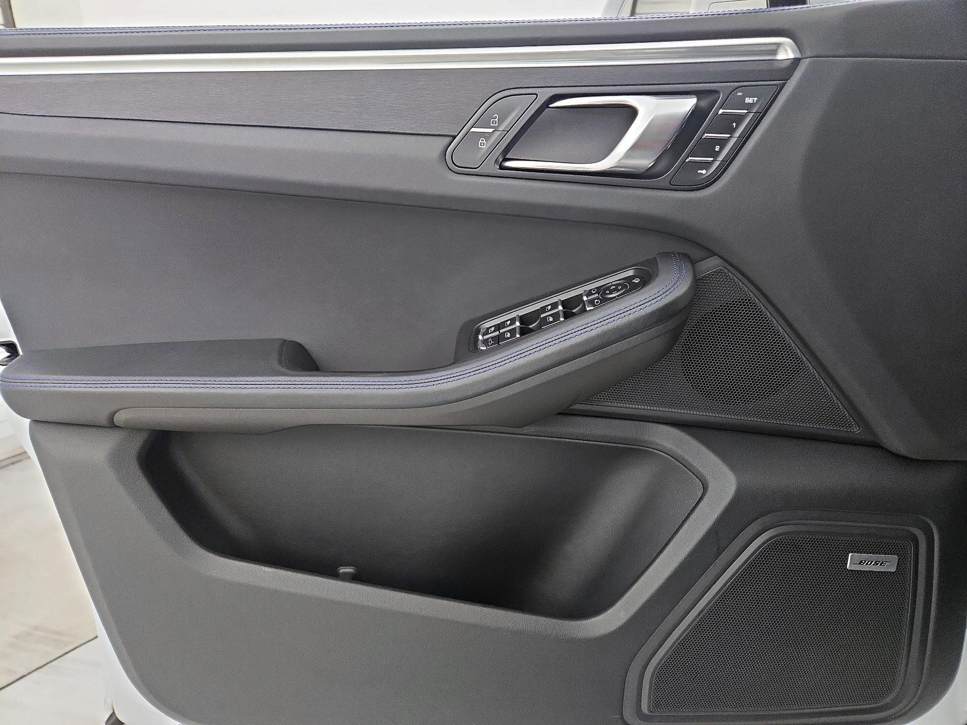 Thumbnail: 2023 Porsche Macan - 12