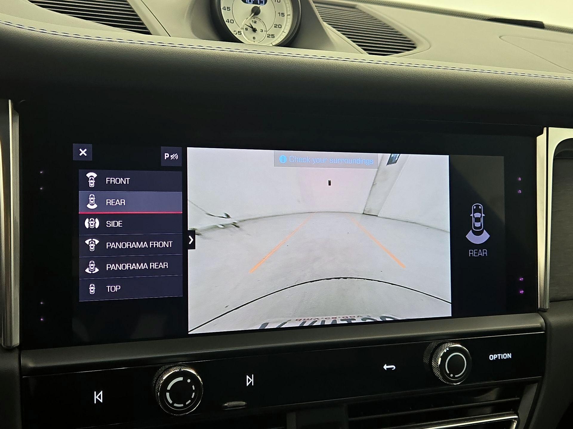 Thumbnail: 2023 Porsche Macan - 15