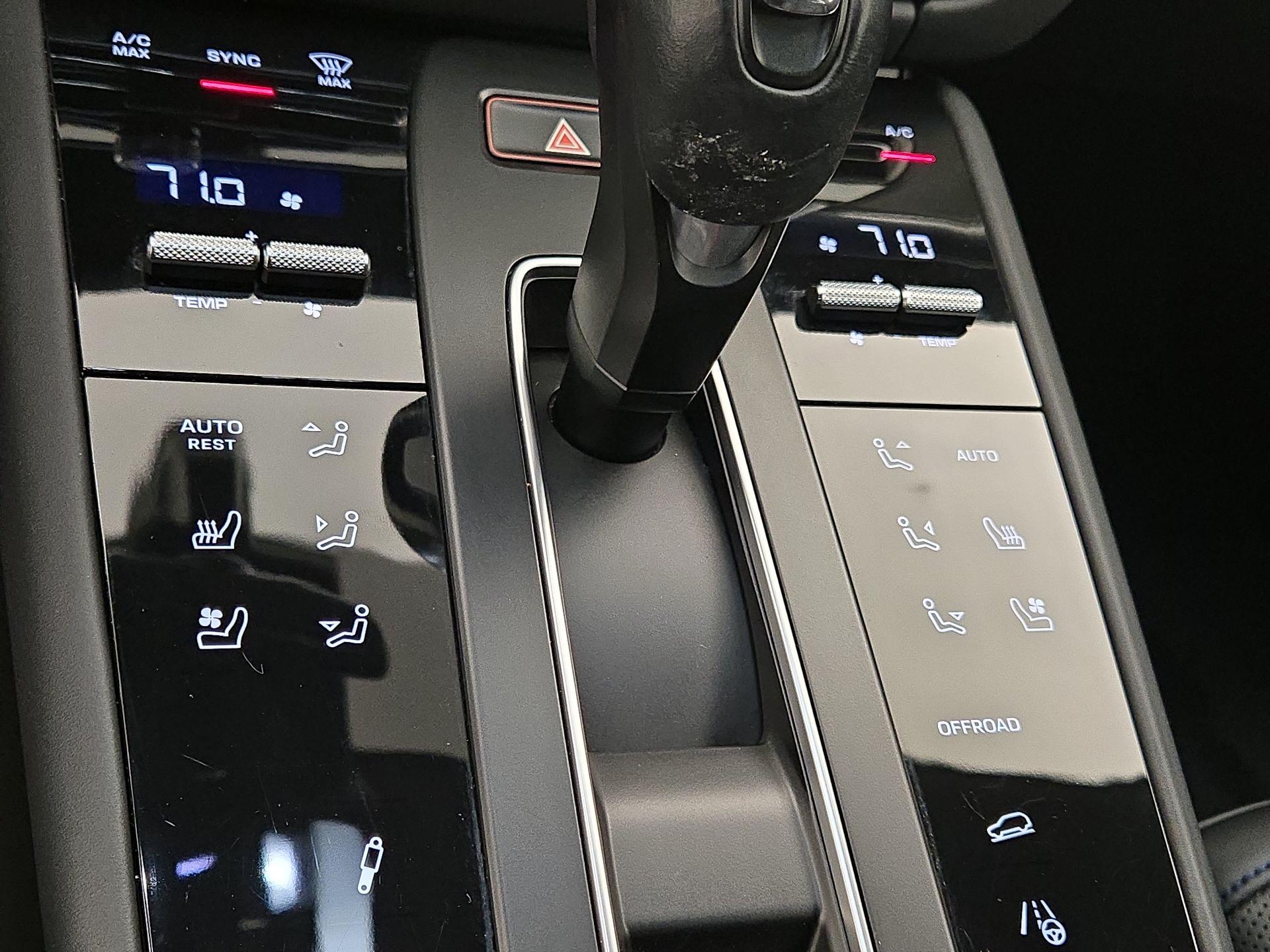 Thumbnail: 2023 Porsche Macan - 17