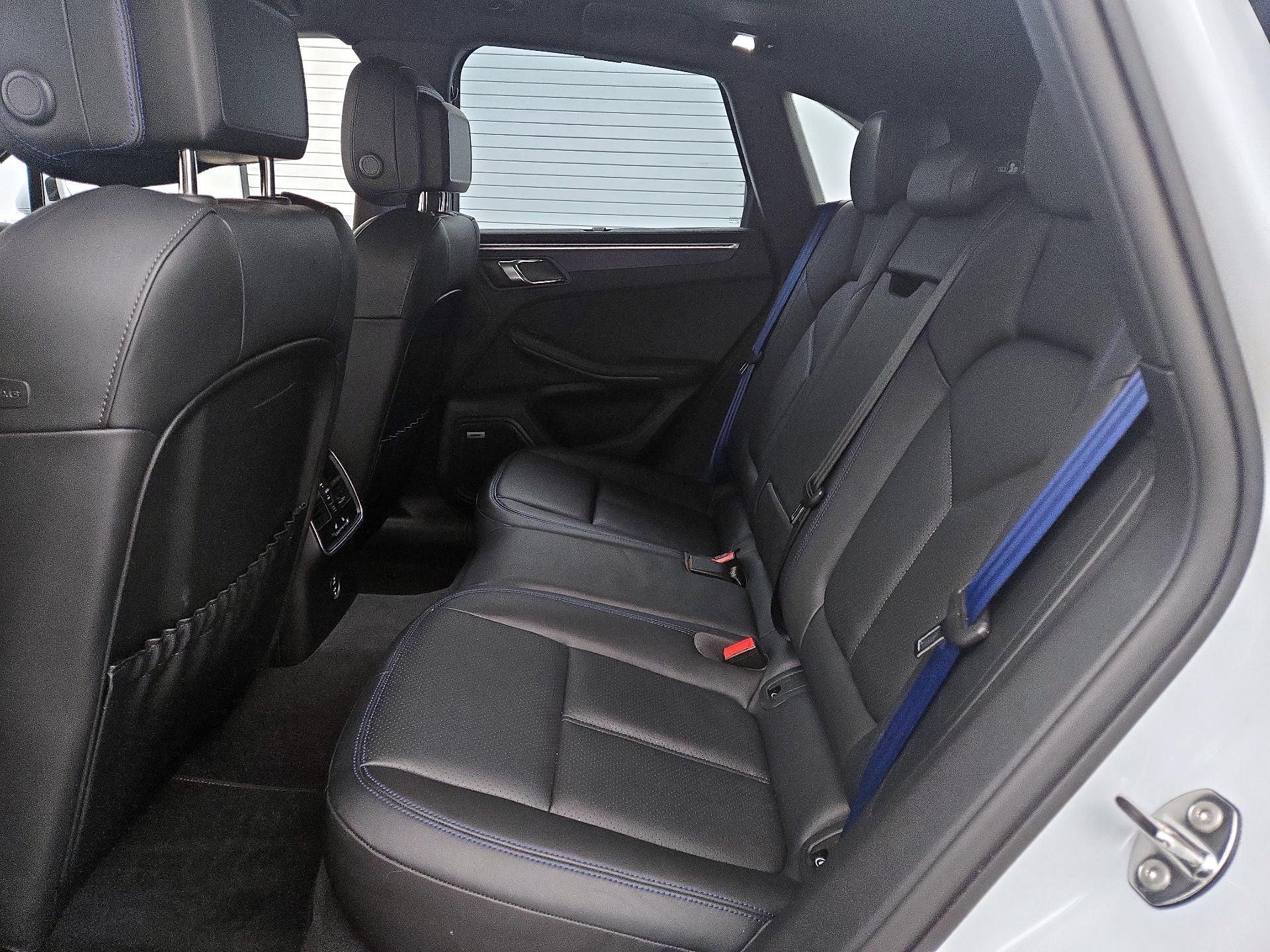 Thumbnail: 2023 Porsche Macan - 20