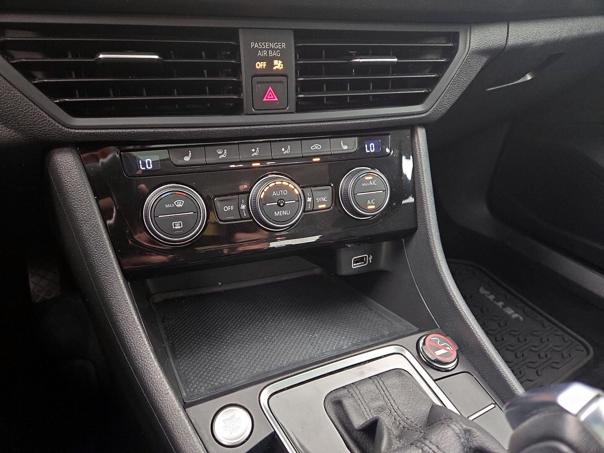 Thumbnail: 2019 Volkswagen Jetta - 15