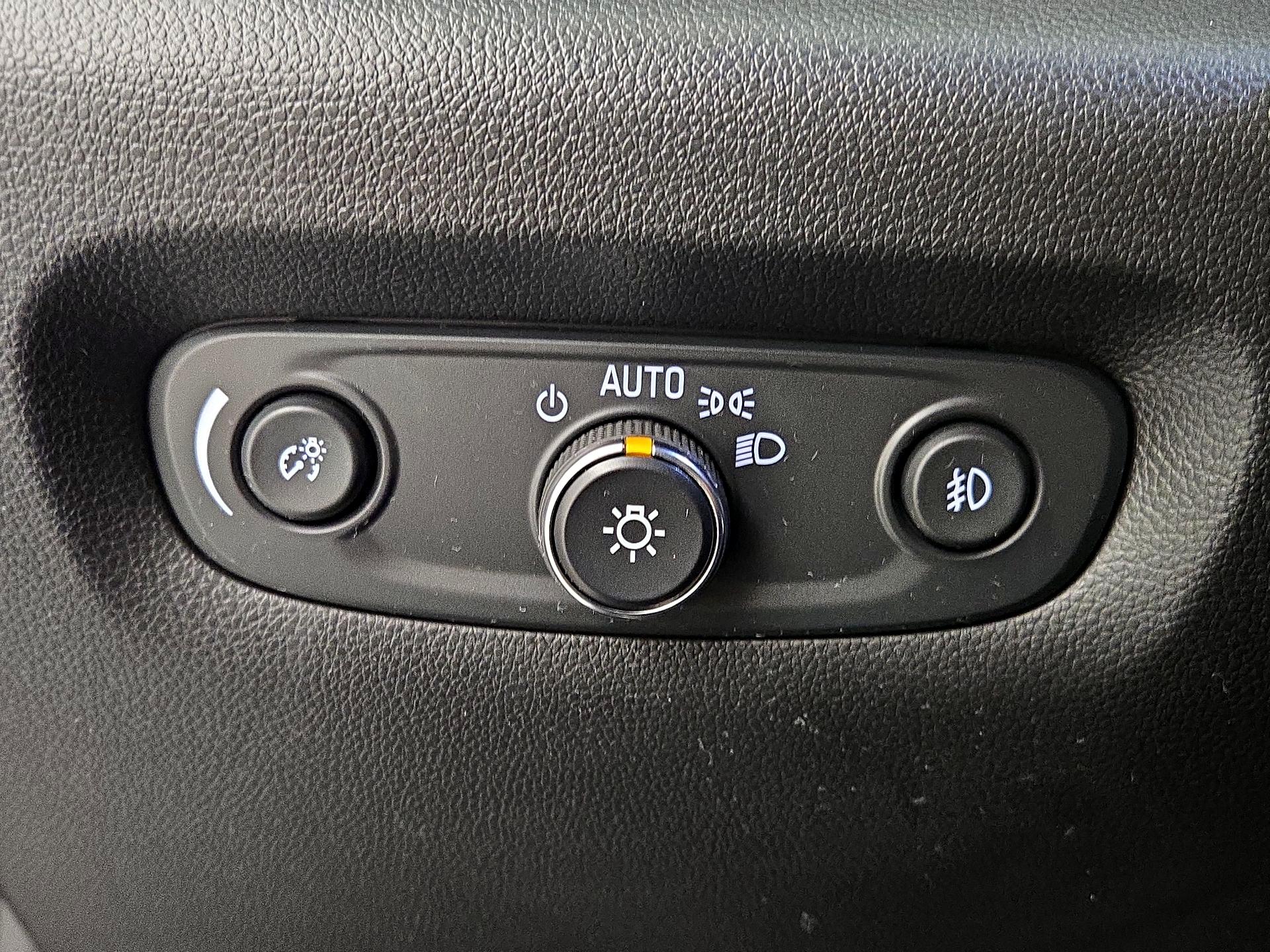 Thumbnail: 2021 Chevrolet Traverse - 13