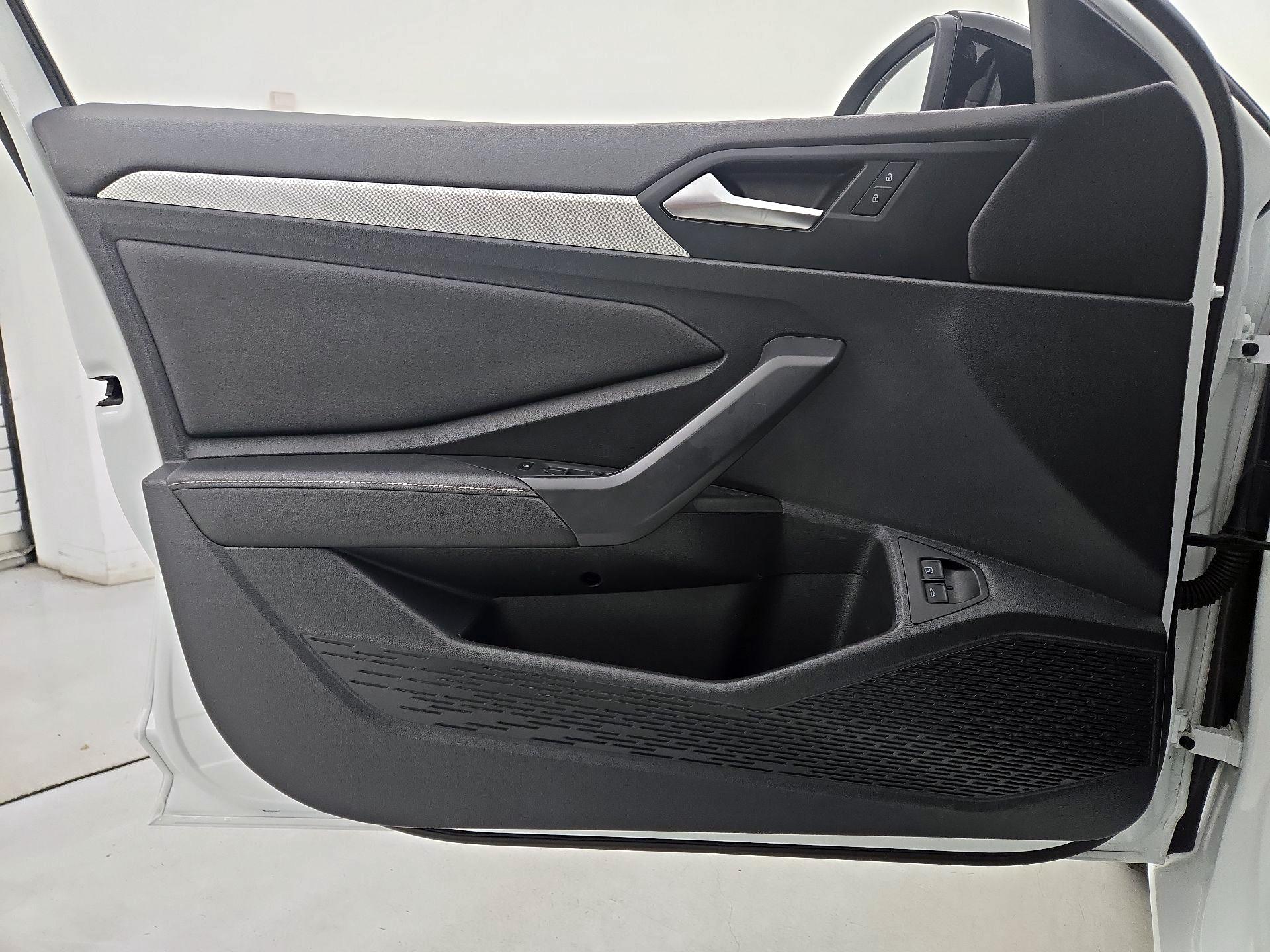 Thumbnail: 2022 Volkswagen Jetta - 12