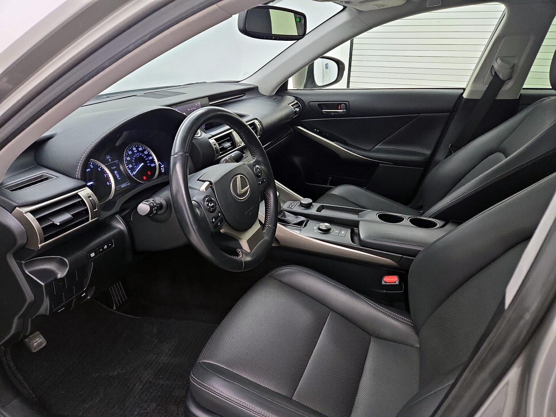 Thumbnail: 2015 Lexus IS - 11